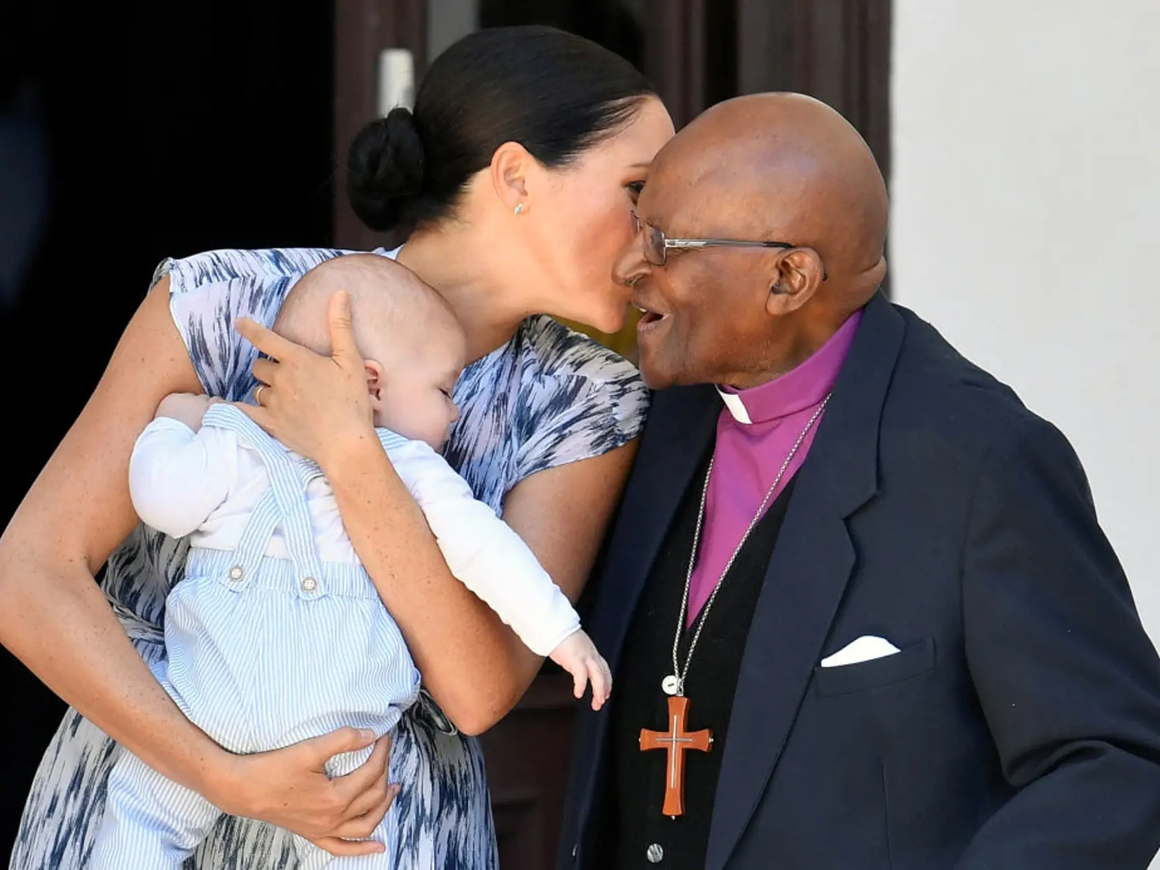 Princ počas desaťdňovej cesty navštívi Malawi, Angolu či Botswanu. Vojvodkyňa bude zatiaľ aj so synom v Juhoafrickej republike. Ich návšteva afrického kontinentu sa končí 2. októbra.