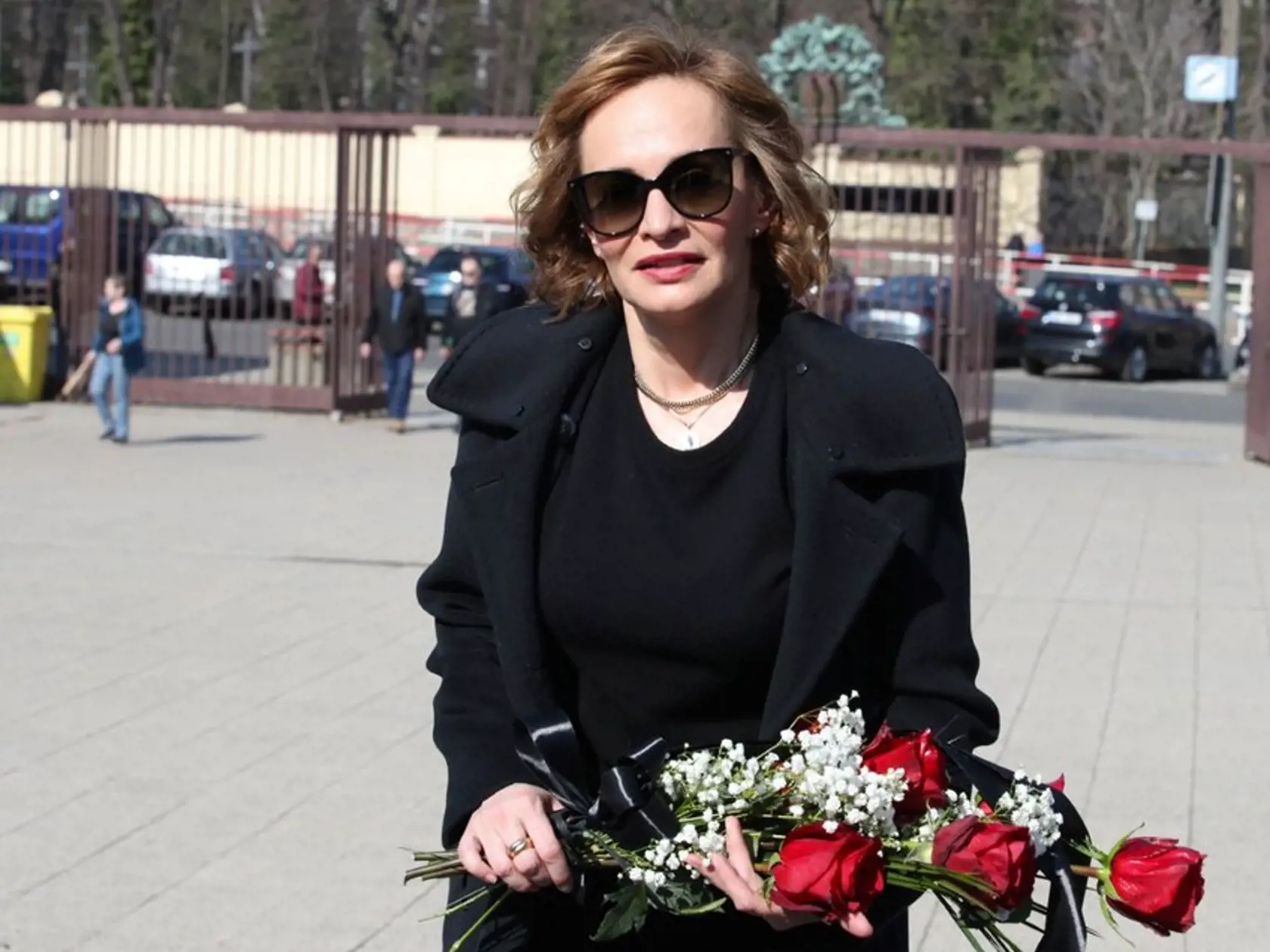 Posledná rozlúčka s hercom a spevákom Josefom Zímom (†92). Prišla aj muzikálová speváčka Monika Absolonová.           