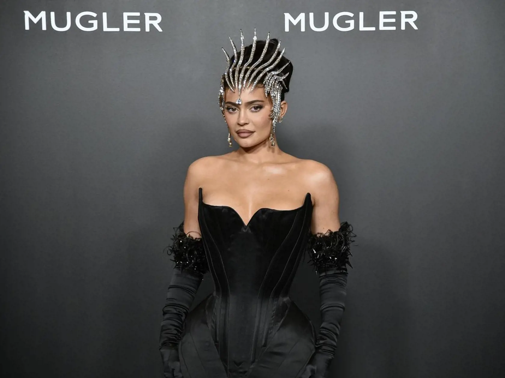 Milionárska a mama dvoch detí Kylie Jenner ukazuje čoraz viac.