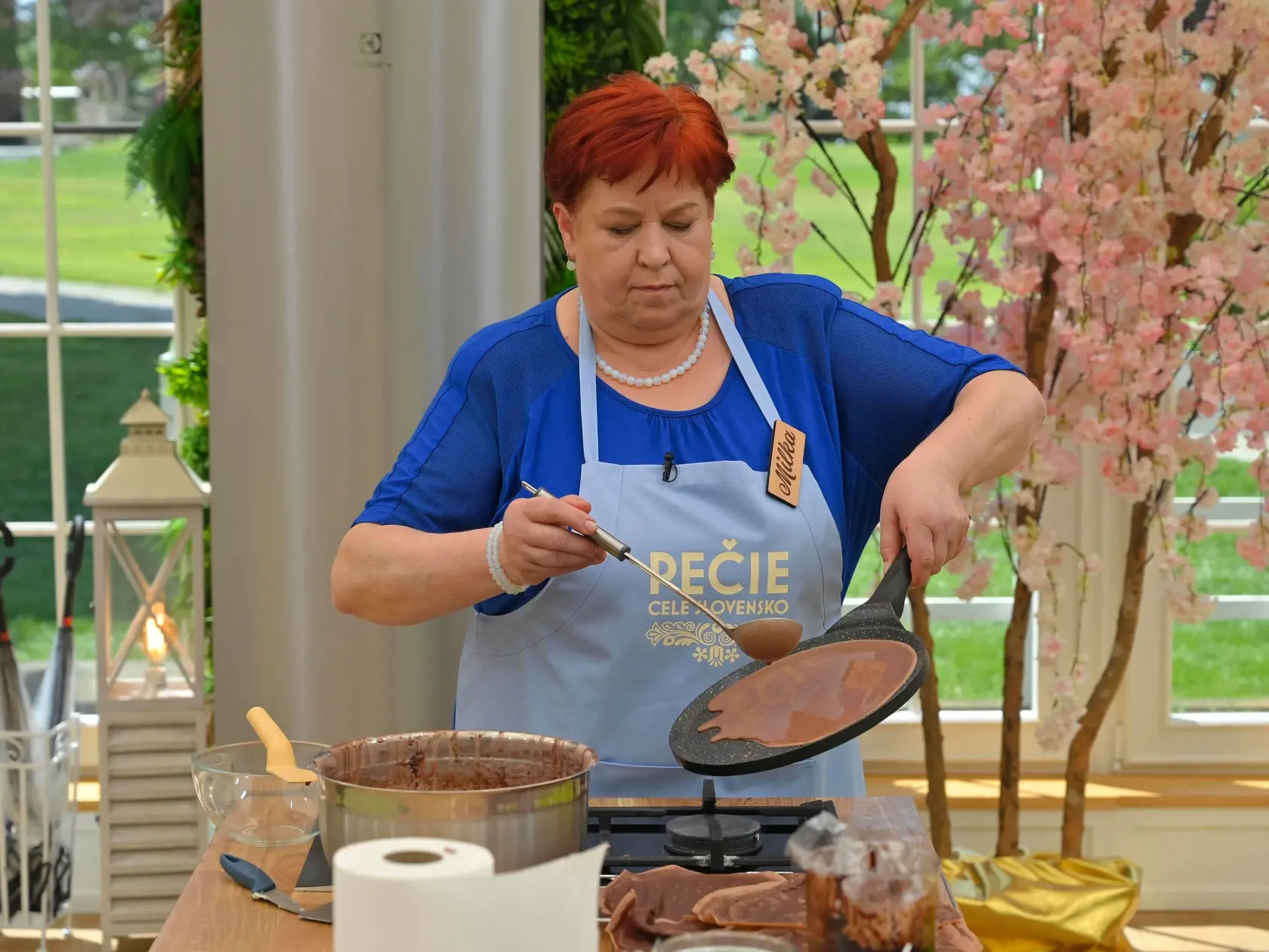 Pečie celé Slovensko 2. Súťažiaci robili praclíky, tiramisu a palacinkovú tortu.