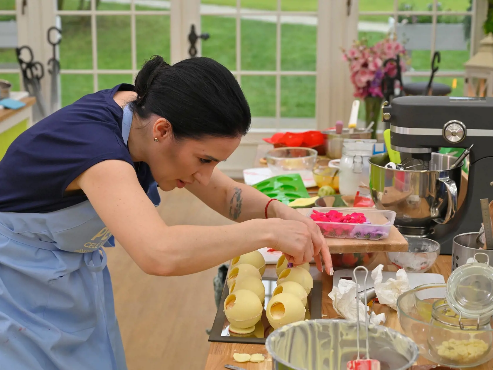 Pečie celé Slovensko 2. Súťažiaci robili praclíky, tiramisu a palacinkovú tortu.