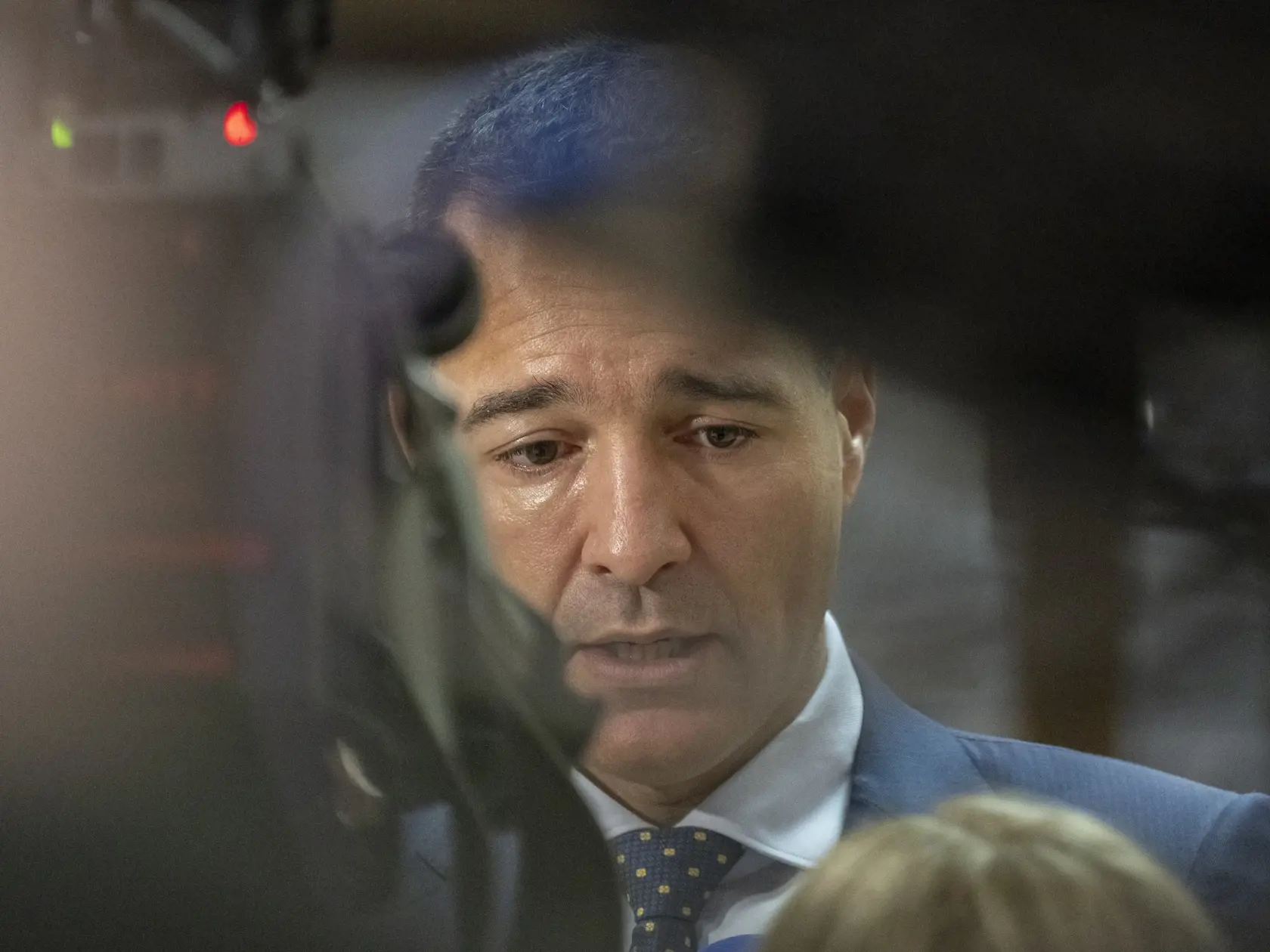 Na snímke minister školstva, výskumu, vývoja a mládeže (MŠVVM) SR Tomáš Drucker (Hlas-SD) prichádza na 62. rokovanie vlády SR 4. decembra 2024 v Bratislave.