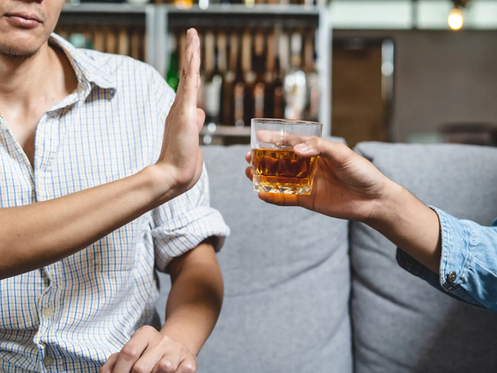 Pred a po očkovaní sa vyhnite alkoholu.
