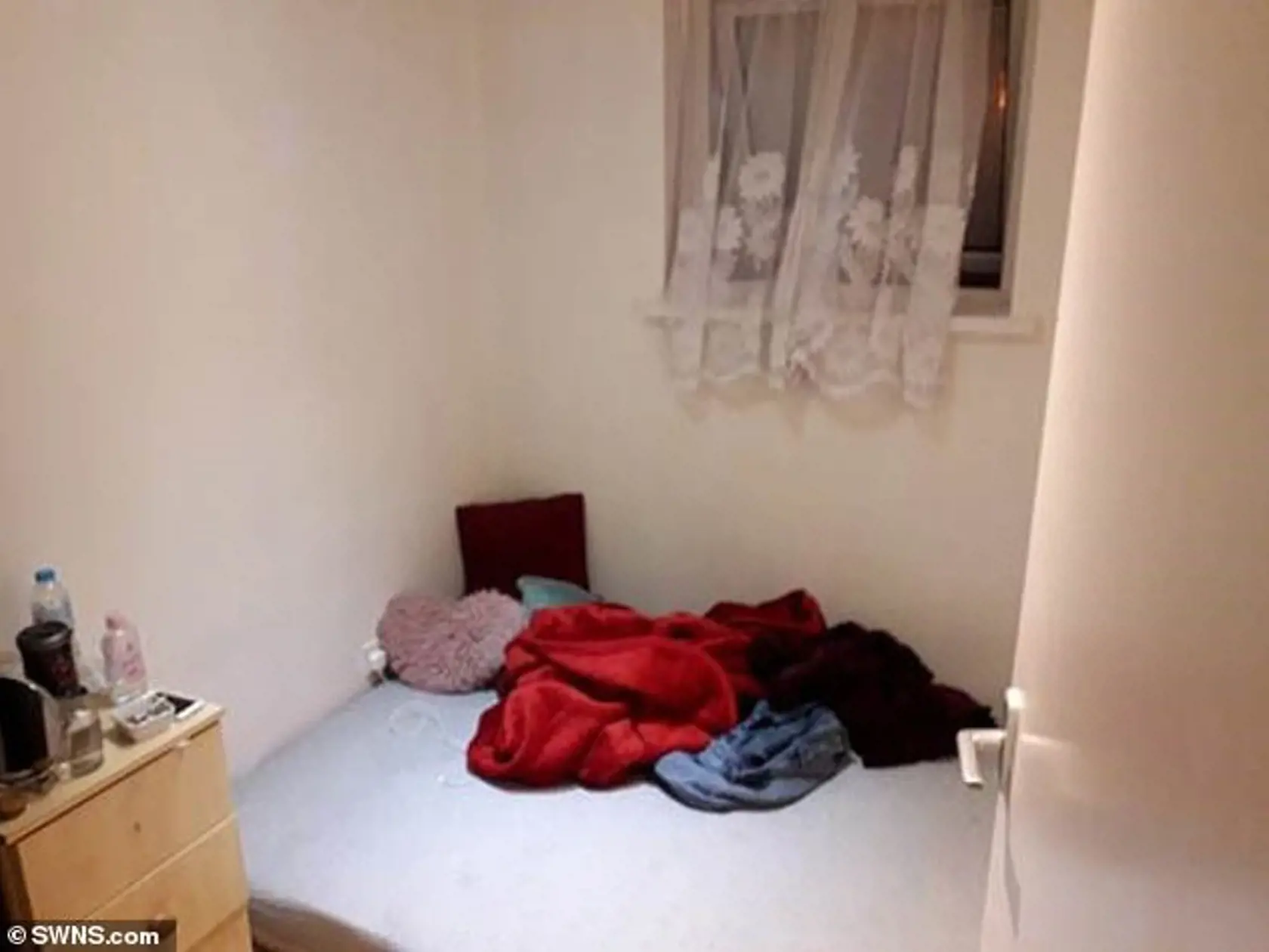 20-ročnú ženu však už v prvý deň prinútili k prostitúcii. Denne mala obslúžiť až15 mužov.
