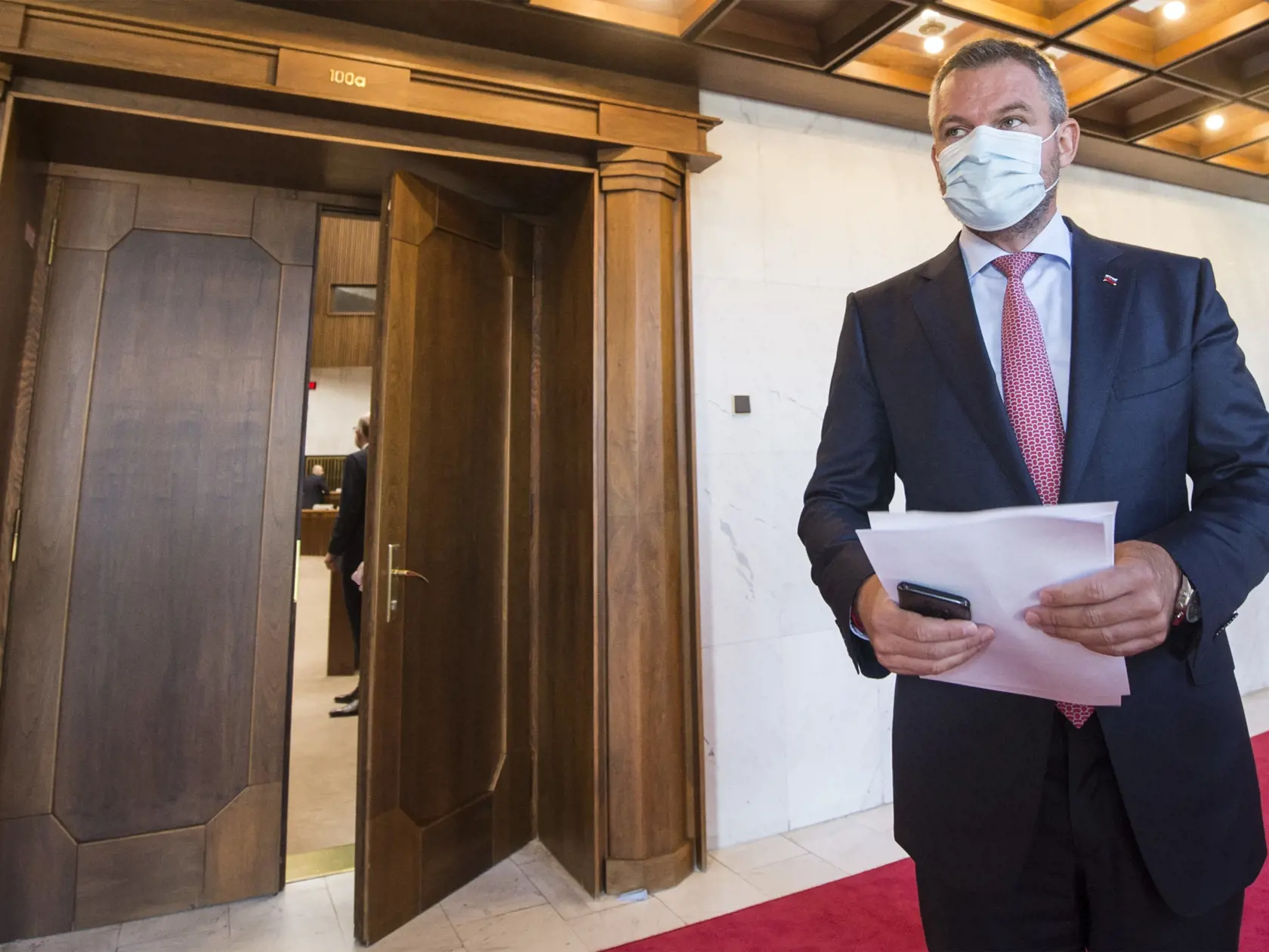 Na snímke podpredseda NR SR Peter Pellegrini (nezaradený) na mimoriadnej schôdzi k odvolávaniu predsedu vlády SR Igora Matoviča (OĽaNO) 23. júla 2020 v Bratislave. Poslancom sa na prvýkrát nepodarilo otvoriť mimoriadnu schôdzu k odvolávaniu premiéra Igora Matoviča (OĽaNO). Plénum nebolo uznášania schopné. Predseda Národnej rady (NR) SR Boris Kollár (Sme rodina) vyhlásil hodinovú prestávku. FOTO TASR - Martin Baumann