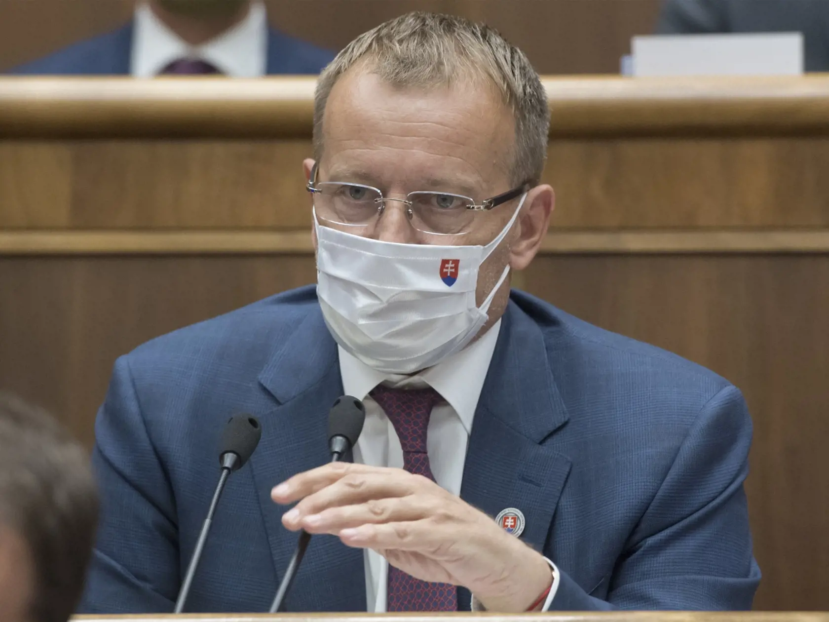 Na snímke predseda NR SR Boris Kollár (Sme rodina) na mimoriadnej schôdzi NR SR  k odvolávaniu premiéra Igora Matoviča 23. júla 2020 v Bratislave. Predseda parlamentu Boris Kollár (Sme rodina) vo štvrtok otvoril mimoriadnu schôdzu na odvolávanie premiéra Igora Matoviča (OĽaNO). Predseda vlády tak bude čeliť svojmu odvolávaniu po prvý raz od nástupu do funkcie. Návrh na vyslovenie nedôvery premiérovi podali opoziční poslanci Juraj Blanár (Smer-SD) a Richard Raši (nezaradený). FOTO TASR - Martin B