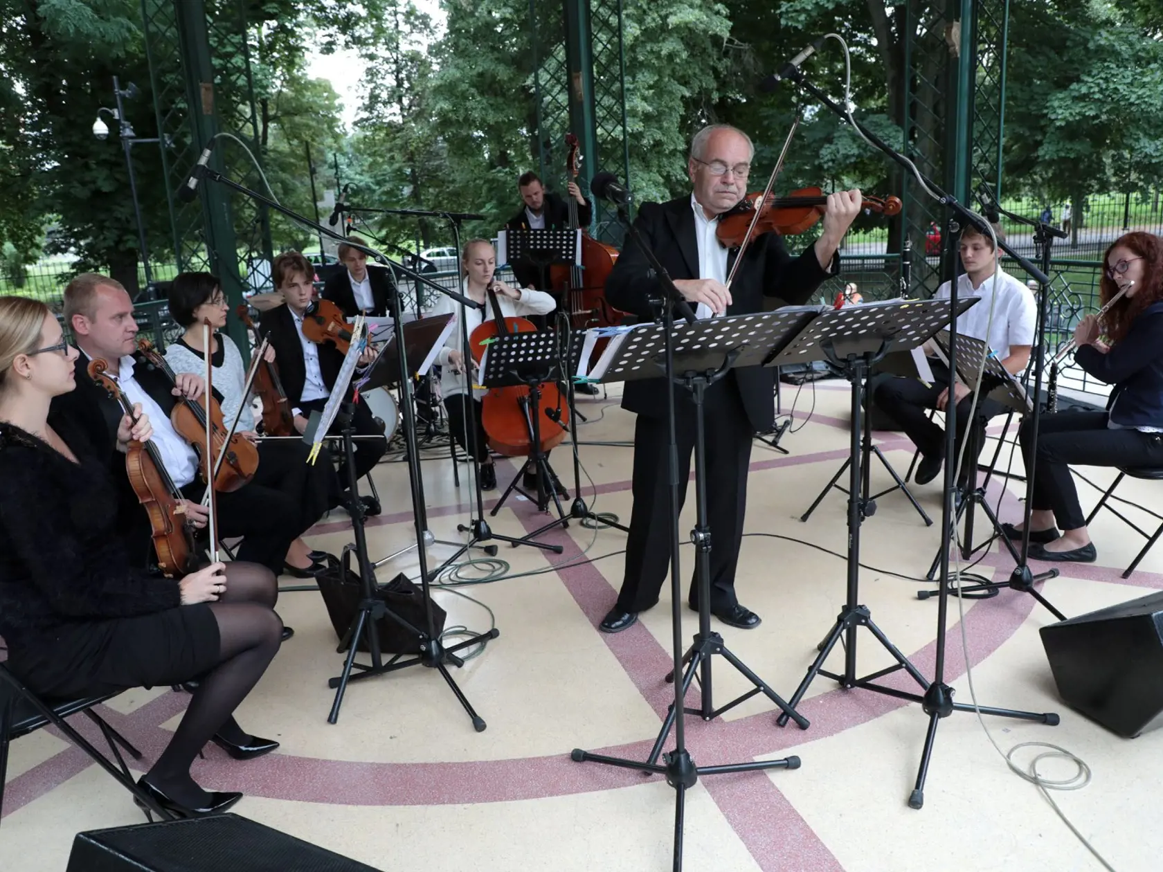 Koncert v Hudobnom pavilóne v Mestskom parku.