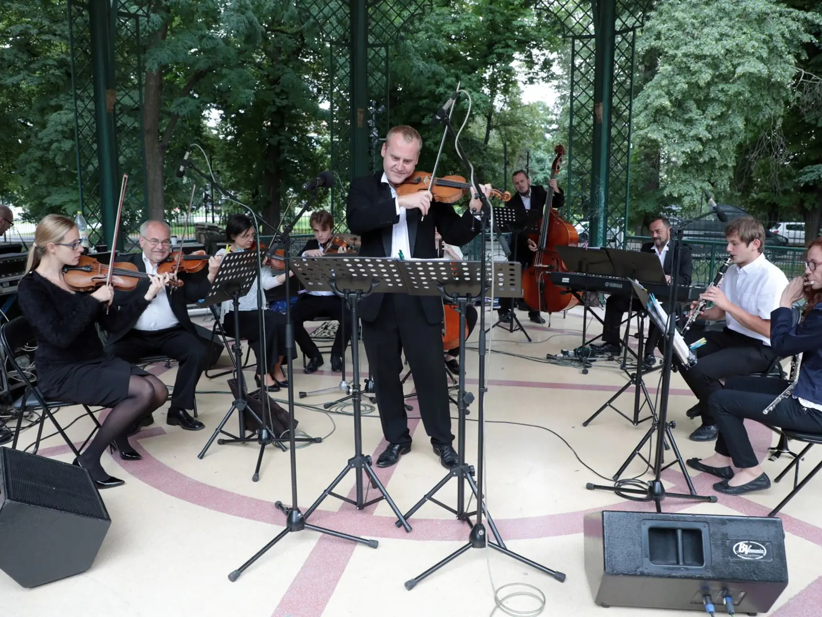 Koncert v Hudobnom pavilóne v Mestskom parku.