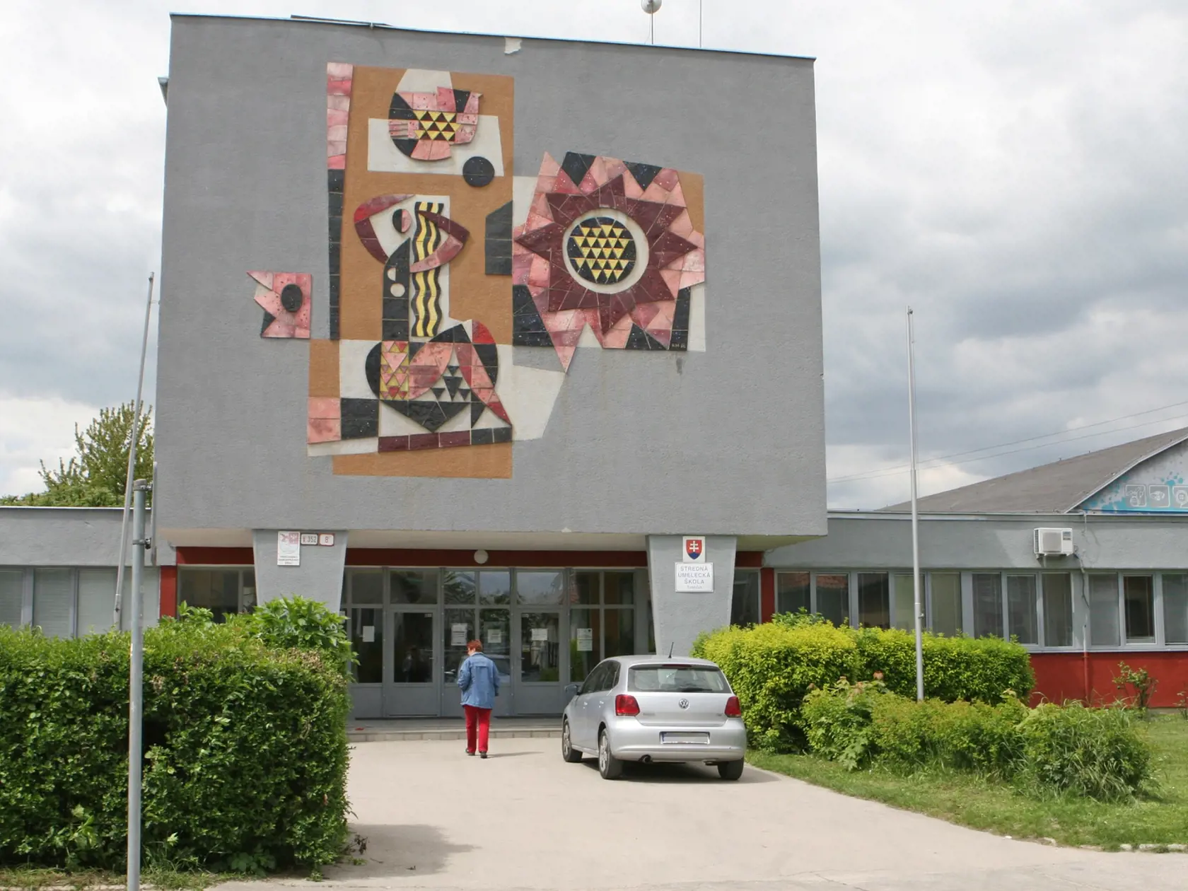 Stredná umelecká škola v Trenčíne zaujala provokačnými plagátmi na výstavu maturitných prác.