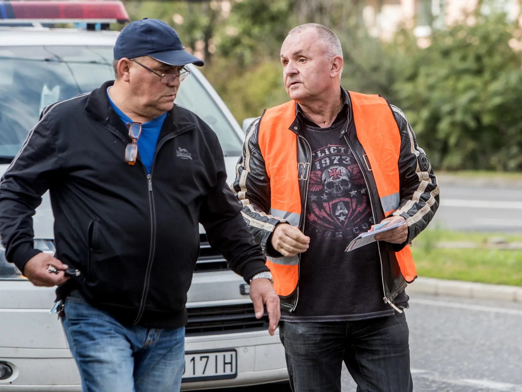 Slovenský spevák Jožo Ráž sa stal účastníkom dopravnej nehody, pri ktorej nabúral do vozidla pred sebou.