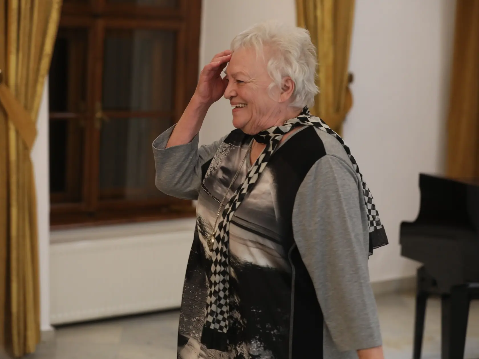 Krst knihy Mariky Studeničovel o hercovi Gustavovi Valachovi ,, NEPOSEMEROS “. Herečka Ida Rapaičová recituje Hviezdoslava.