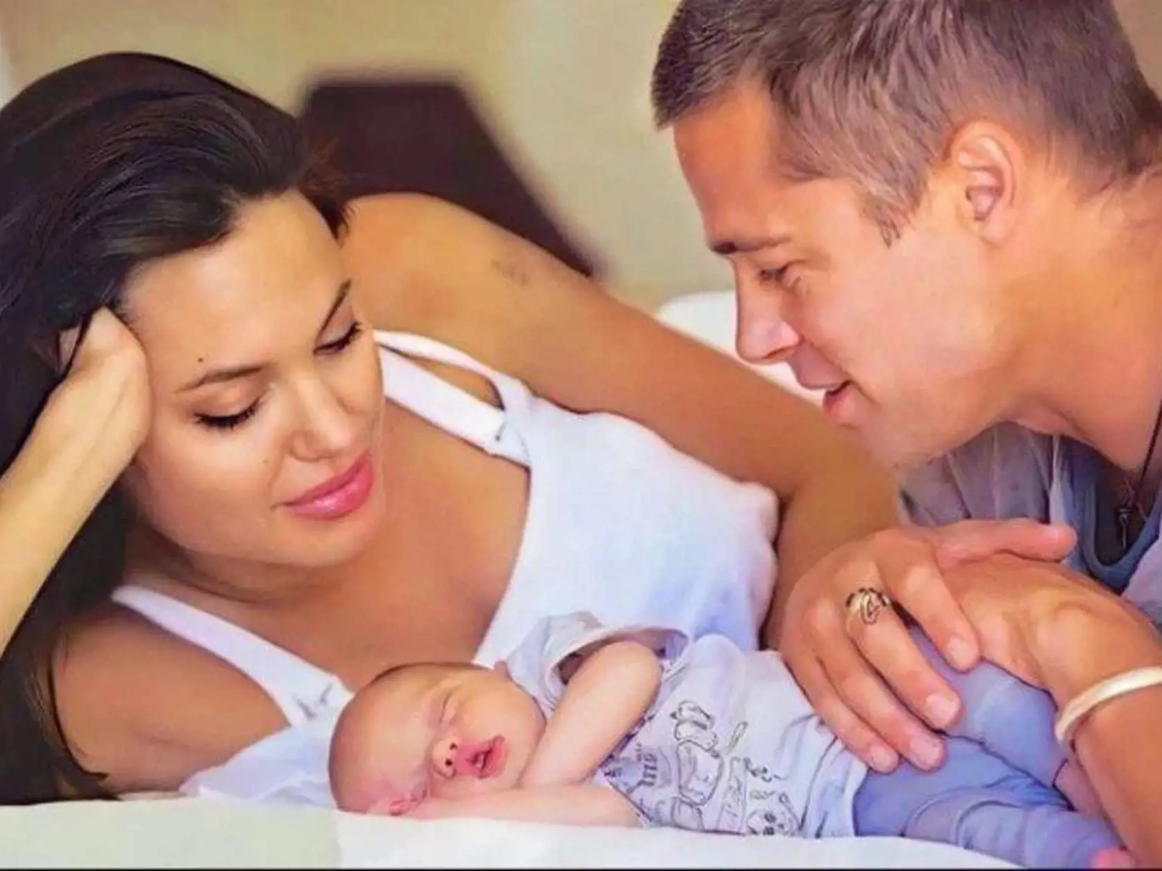 Angie a Brad s dcérkou
