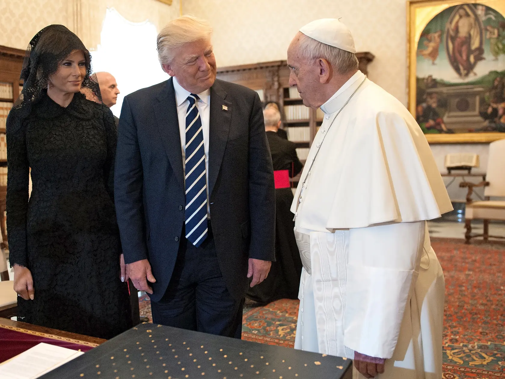 Donald Trump ako jeden z prvých oznámil, že sa zúčastní na pohrebe.