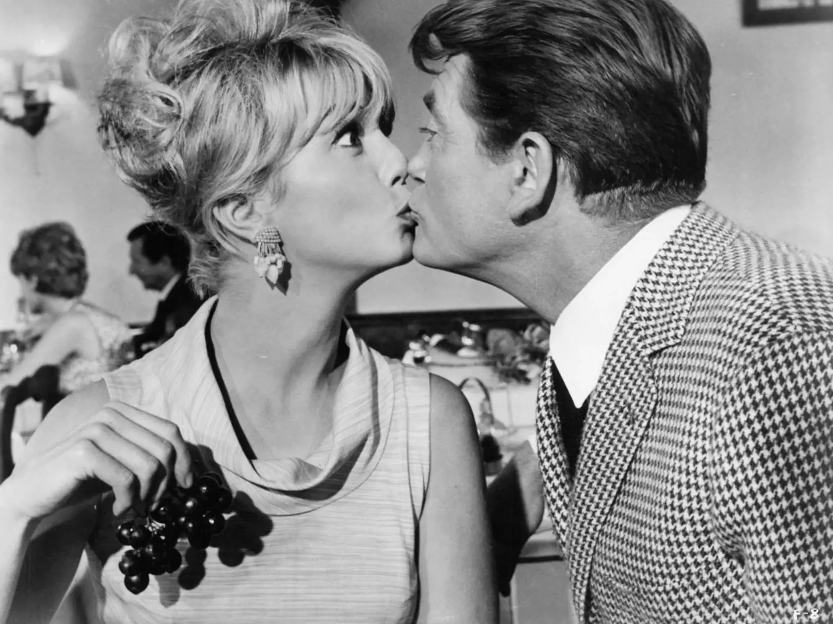 Vo veku 87 rokov zomrela vo štvrtok v Paríži francúzska herečka Mylene Demongeotová, ktorá od 50. rokov až po súčasnosť účinkovala v mnohých filmových kasových trhákoch.