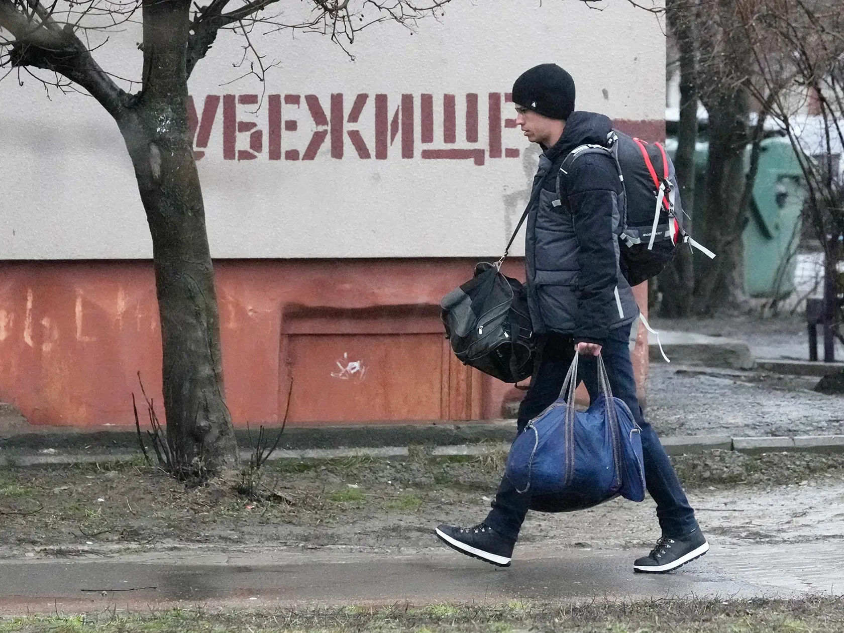 Bombový úkryt v meste Mariupoľ v Doneckej oblasti 24. februára 2022.