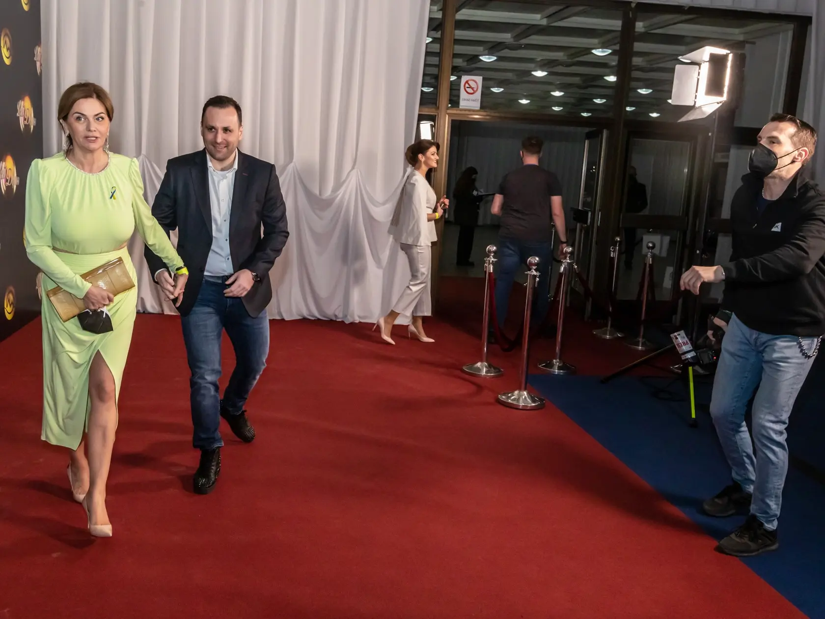 Príchody celebrít na prvé kolo Lets Dance. Na snímke je Monika Beňová a Ľubomír Klčo. 