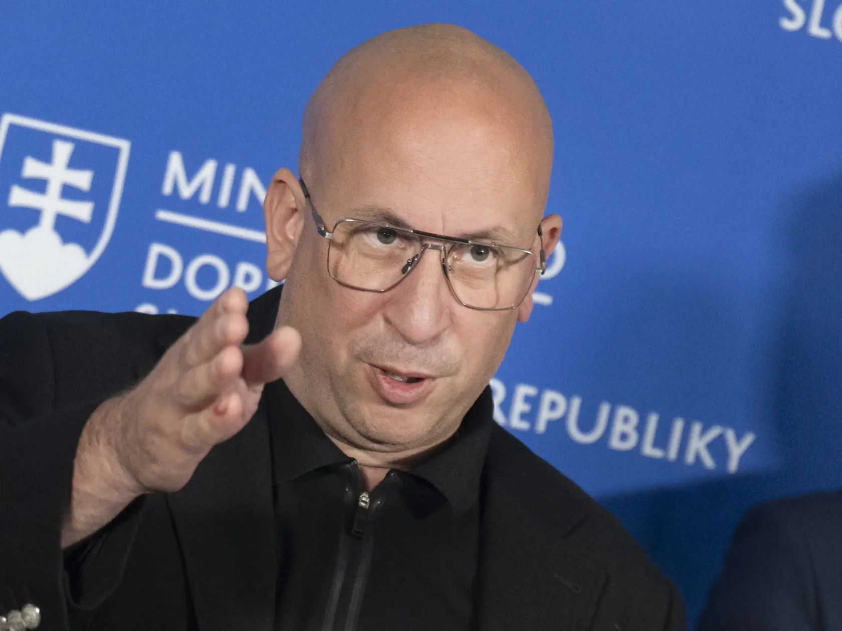 Na snímke minister dopravy SR Jozef Ráž (nominant Smer-SD) počas tlačovej konferencie na tému "Aktuálna situácia pod Strečnom a urýchlenie výstavby tunela Višňové" 19. apríla 2024 v Bratislave. FOTO TASR - Martin Baumann