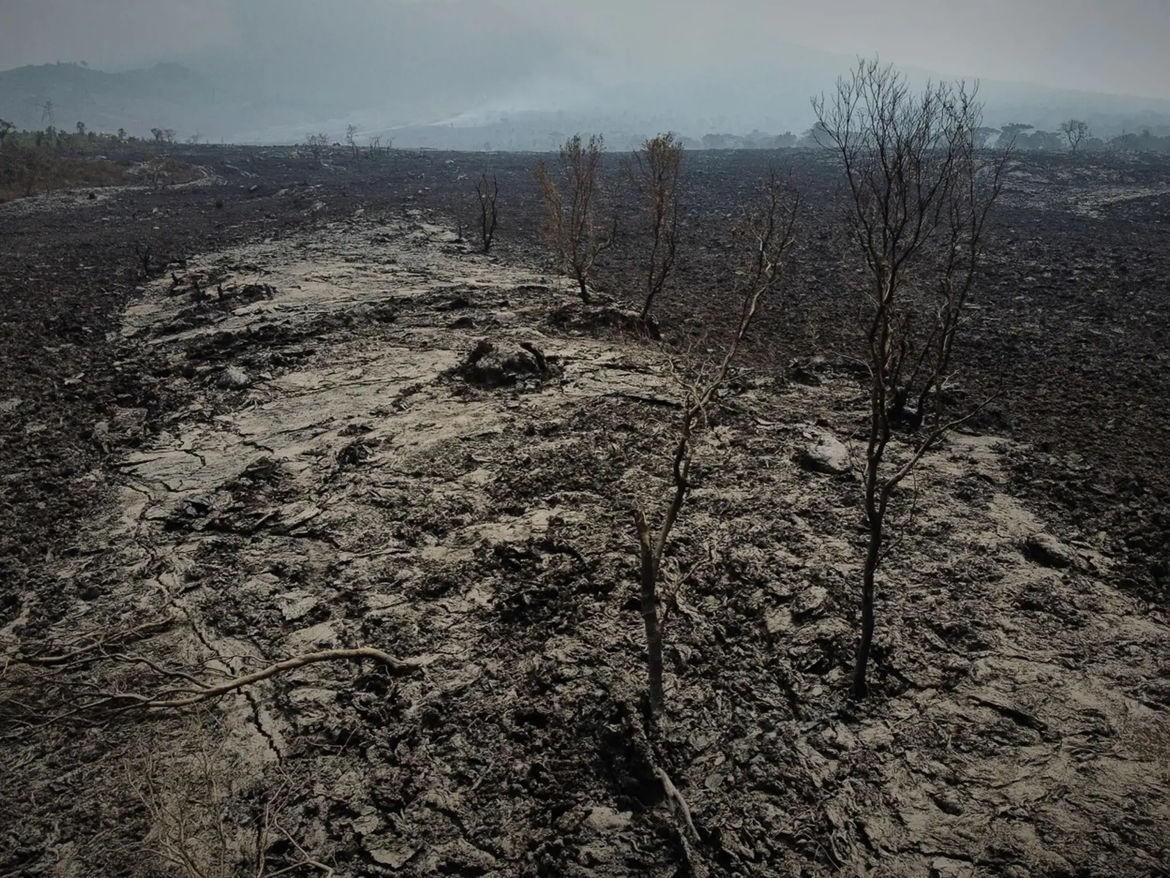 Po výbuchu afrických sopiek Nyiragongo a Murara ostala iba spúšť. Domovy museli opustiť desaťtisíce ľudí.