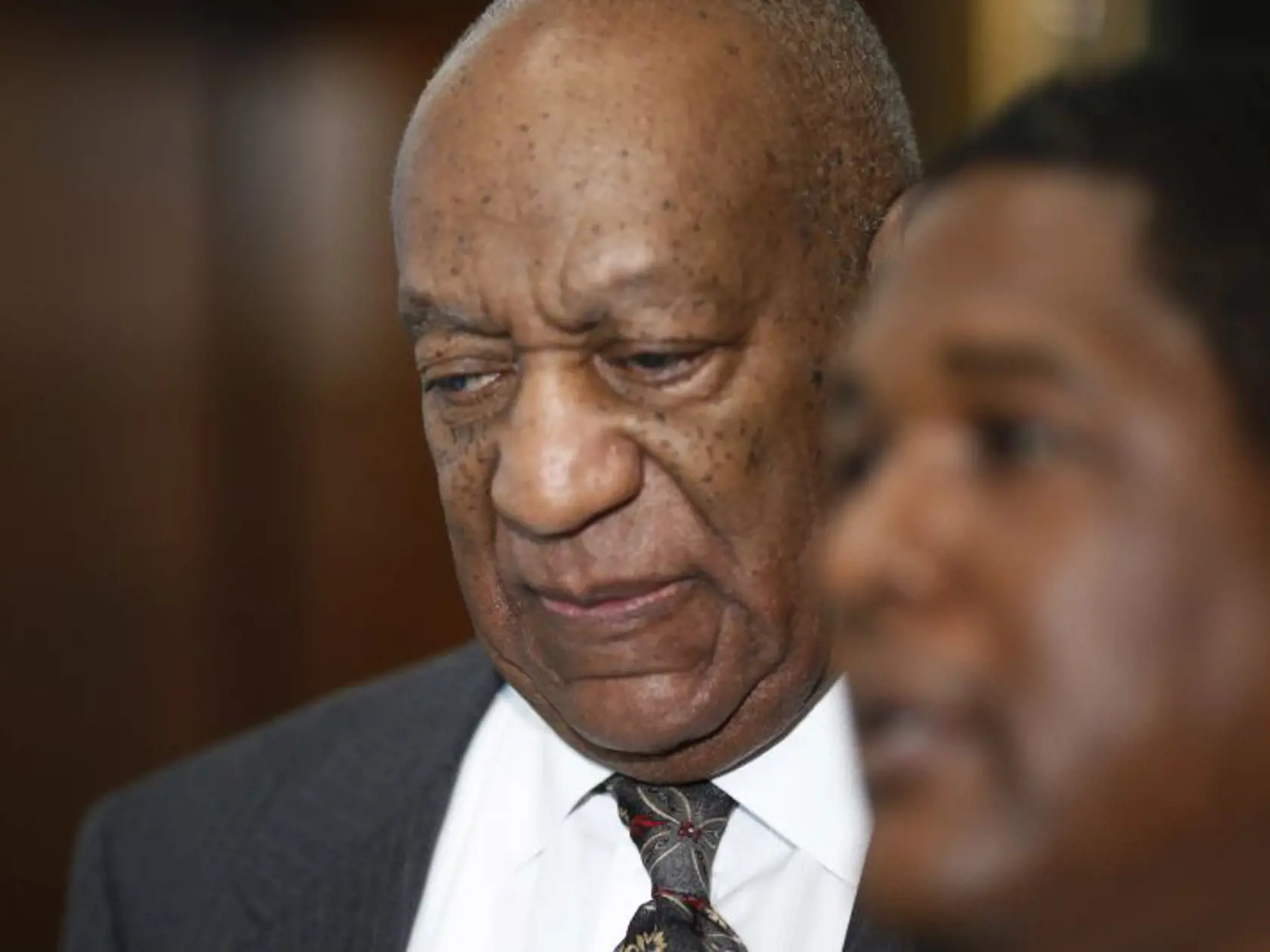 Bill Cosby pôjde kvôli sexuálnemu zneužitiu pred súd.