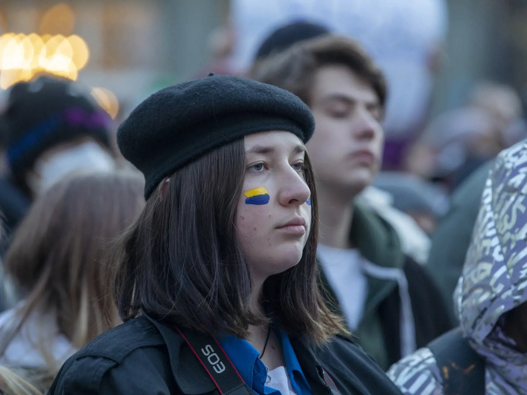 Na snímke zhromaždenie na podporu Ukrajiny-Biela vlajka na Hlavnom námestí v Bratislave.
