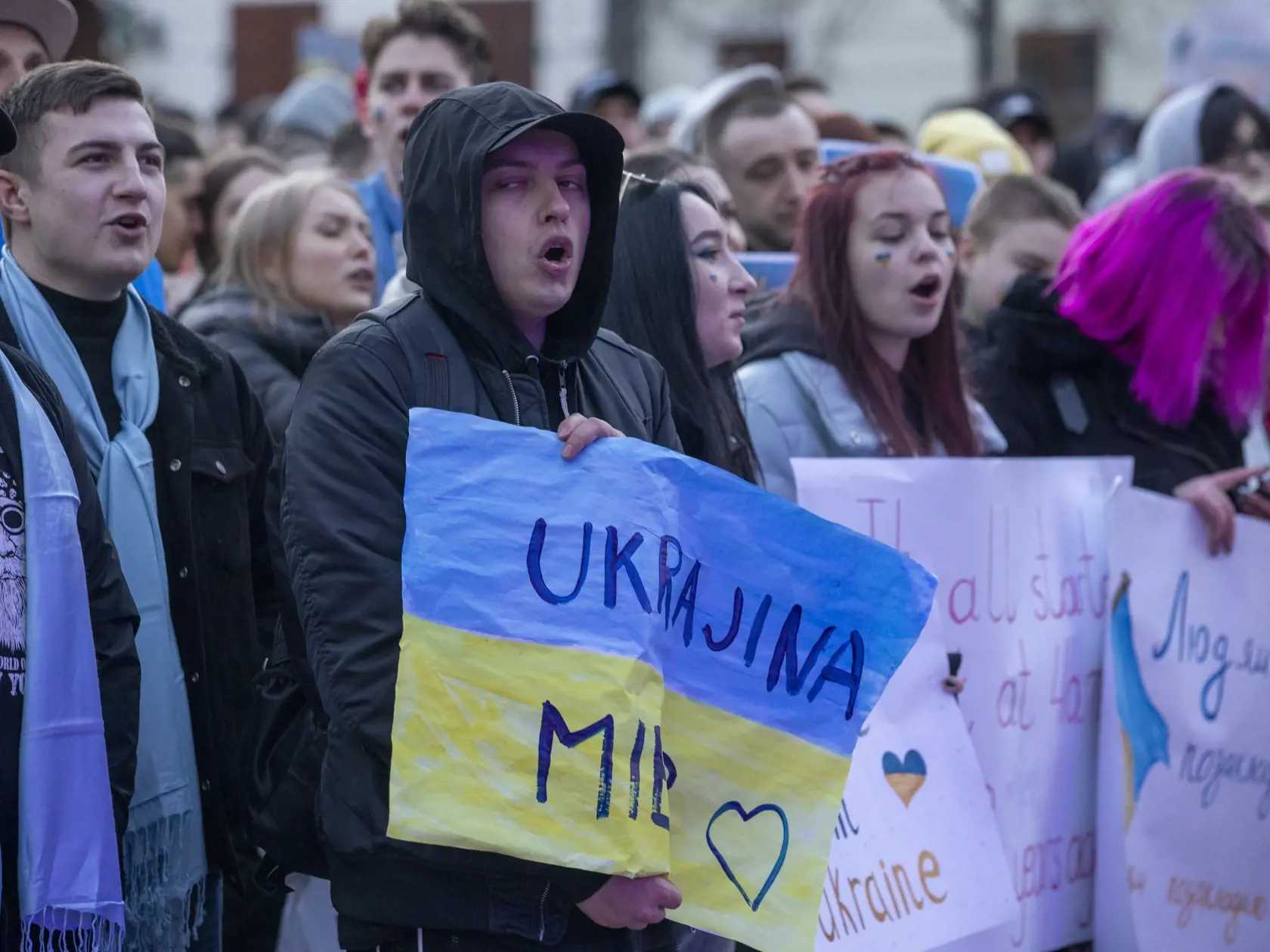 Na snímke zhromaždenie na podporu Ukrajiny-Biela vlajka na Hlavnom námestí v Bratislave.
