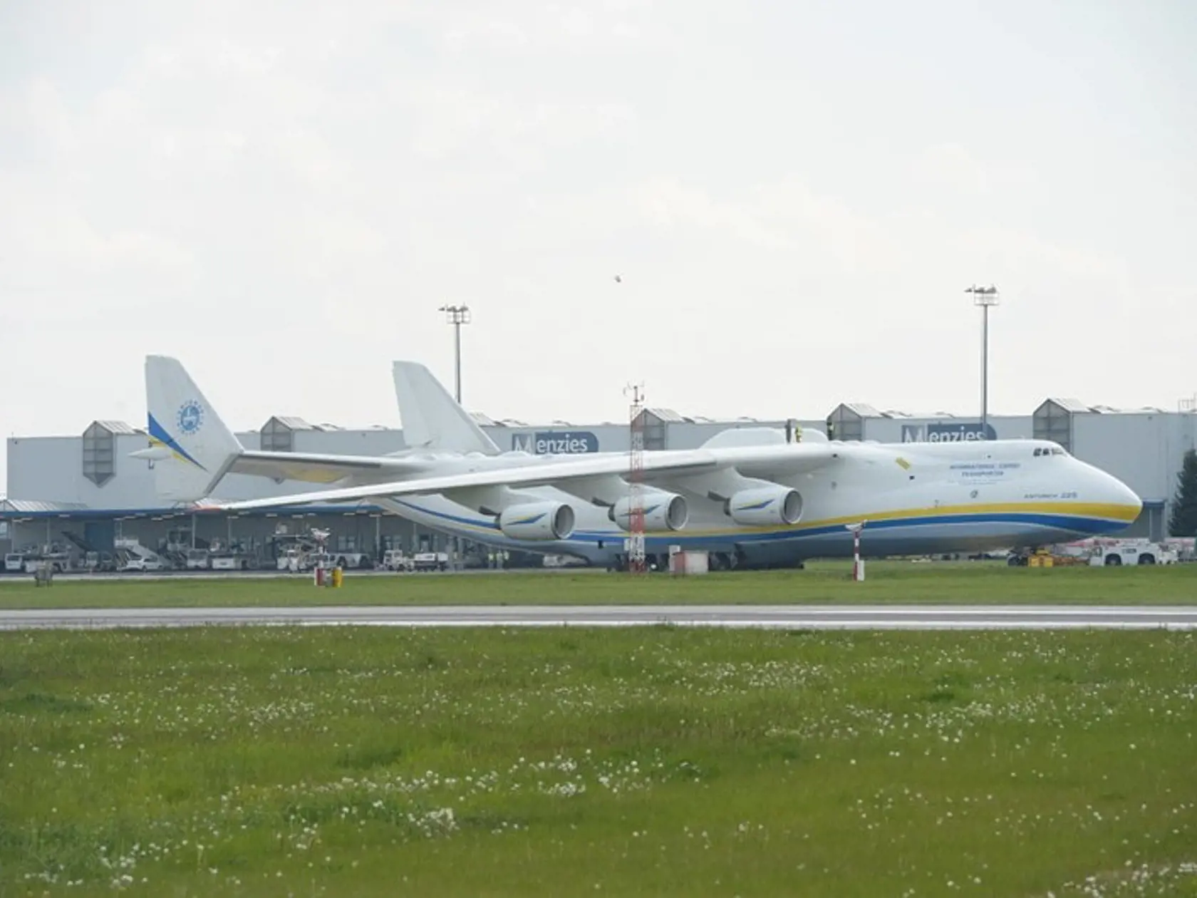 Antonov An-225 je najväčšie lietadlo na svete.
