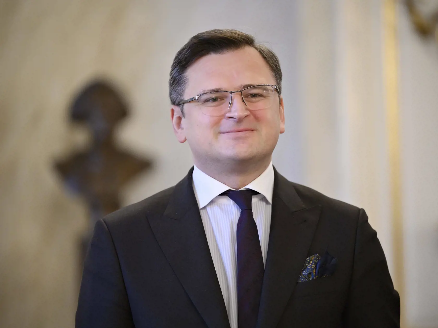 Ukrajinský minister zahraničných vecí Dmytro Kuleba v nedeľu oznámil, že ruskí vojaci pri útočení na Ukrajine zničili najväčšie lietadlo na svete, Antonov An-225.
