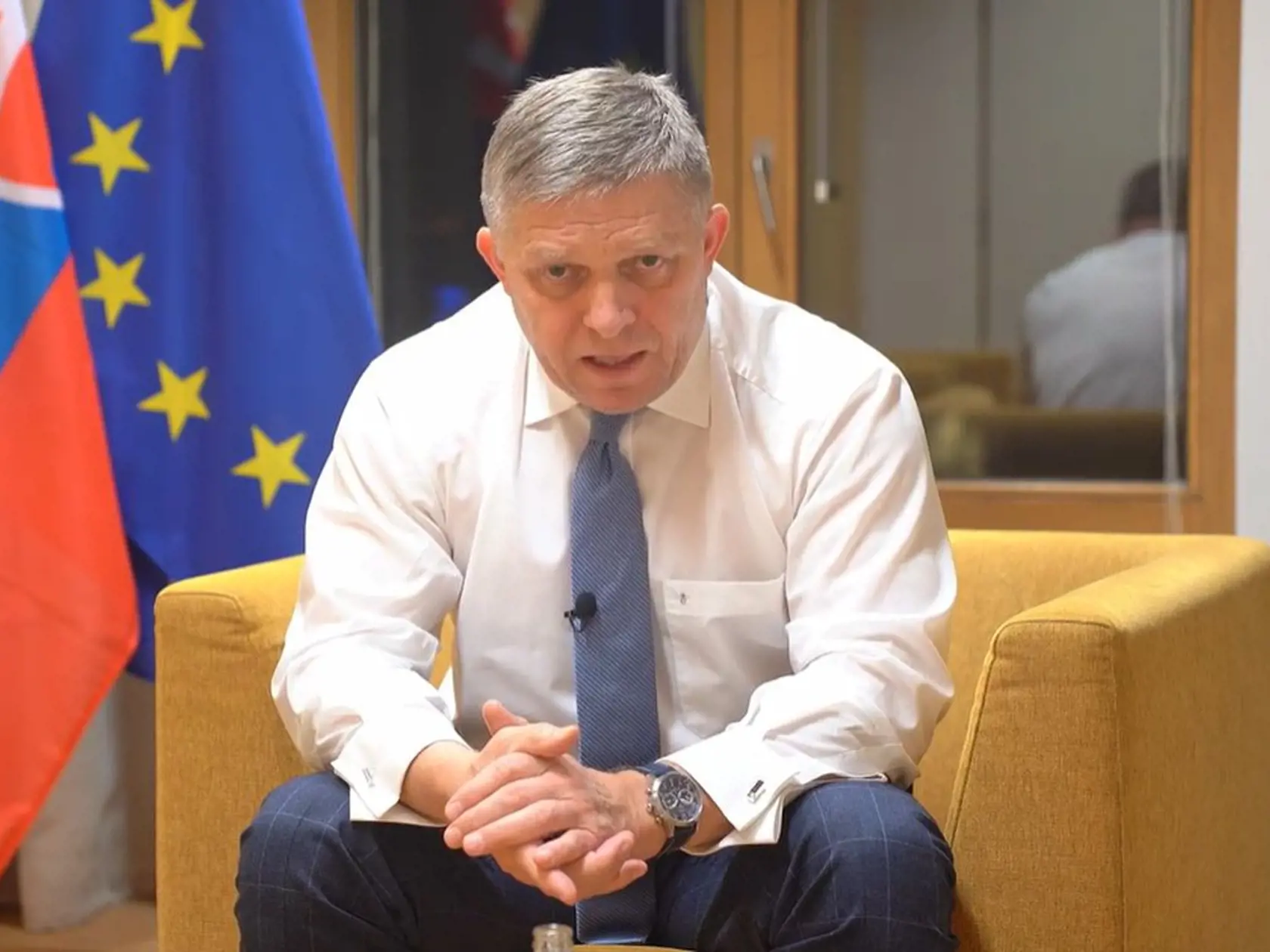 Robert Fico nazval slovenských europoslancov potkanmi po tom, čo sa na pôde europarlamentu otvorila v stredu diskusia na tému právneho štátu a rušenia Úradu špeciálnej prokuratúry. Zároveň tvrdí že poslanci žiadajú Európsku komisiu, aby prijala rozhodnutie o odobratí alebo pozastavení fondov pre Slovenskú republiku. Europoslanci sa voči jeho slovám ohradili a tvrdia, že v dvoch listoch o takýto krok nežiadali. Monika Beňová im oponuje so slovami, že o ich listoch Európskej komisii nemá tušenia.
