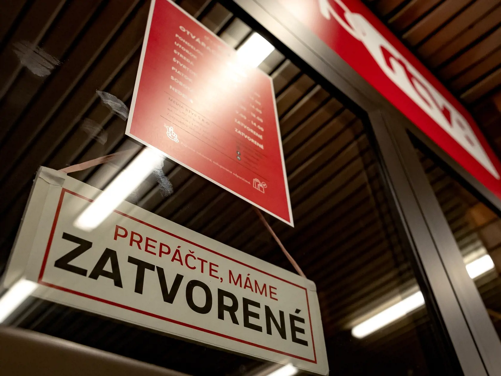 Štrajk nespokojných zamestnancov a spolupracovníkov RTVS, cieľom ktorého je stiahnutie sporného návrhu zákona o STVR. Dav sa presunul z budovy Slovenského rozhlasu na Mýtnej ulici pred Úrad vlády a následne pred budovu Ministerstva kultúry na Námestí SNP, kde prebehol príhovor členov štrajkového výboru a pozvaných hostí.