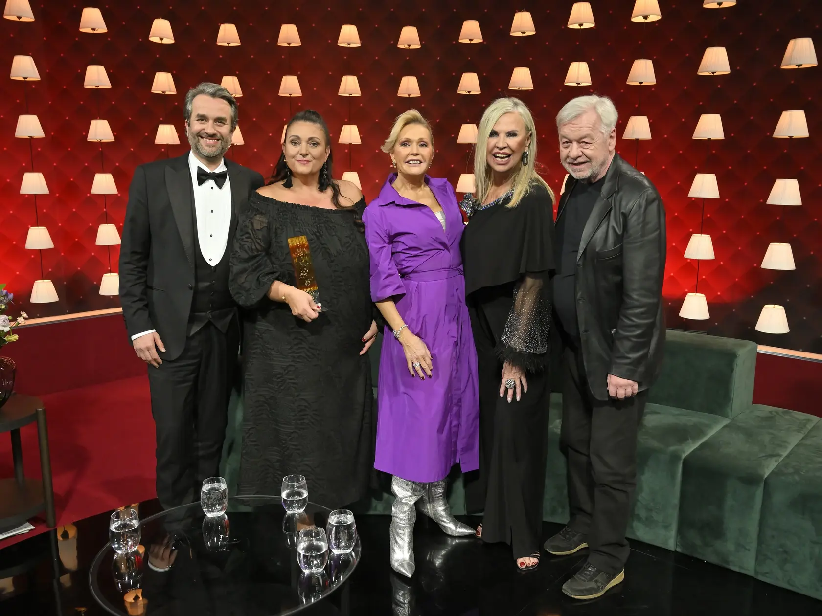 V Sieni slávy si na Karola Duchoňa zaspomínala jeho dcéra Dada, Helena Vondráčková, Ľubo Belák a Eva Máziková.
