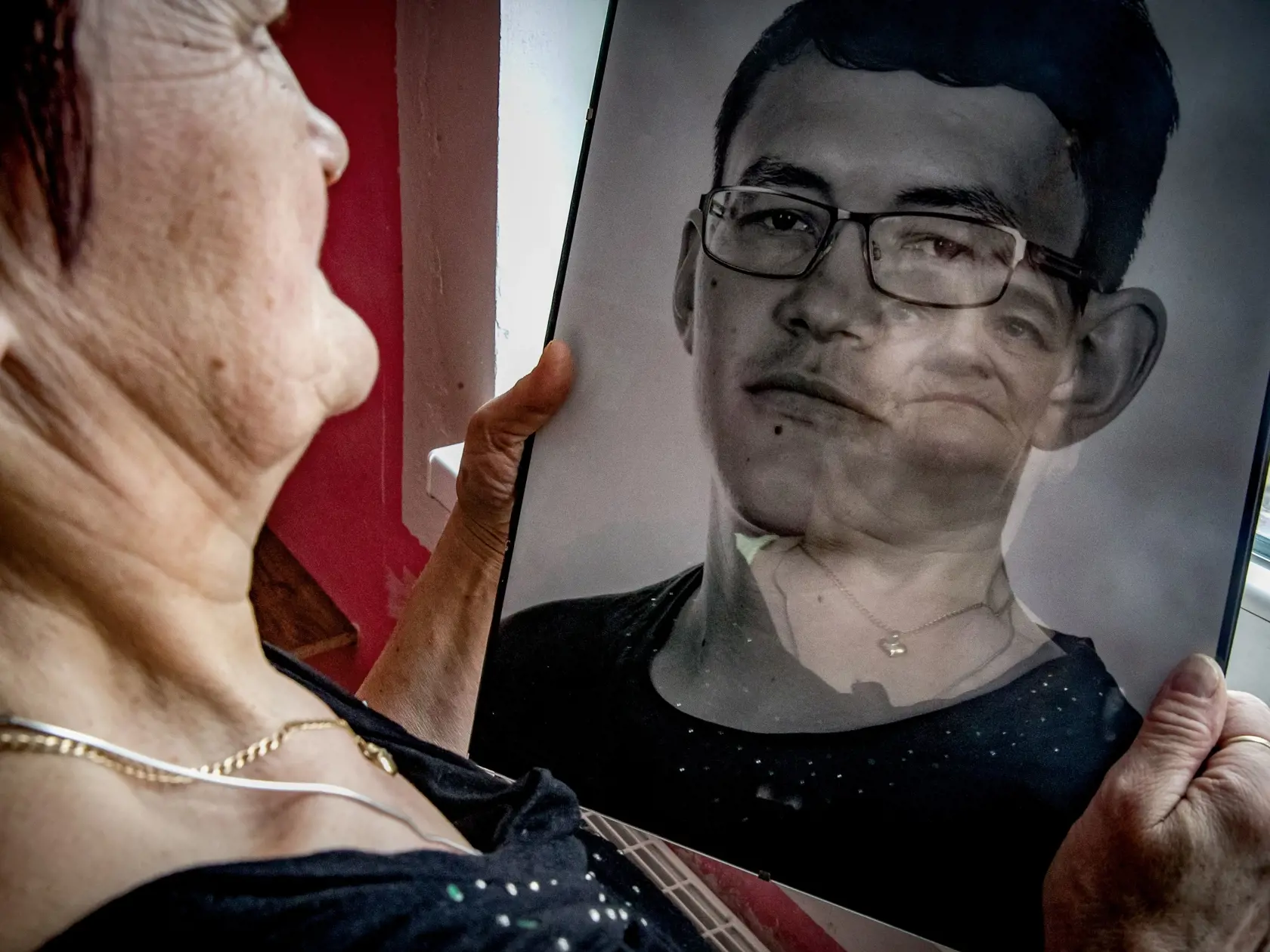 Zavraždený: Zatiaľ čo Marian Kočner a Alena Zsuzsová si robili z Jána Kuciaka po jeho smrti primitívne žarty, jeho mame zostali oči pre plač.