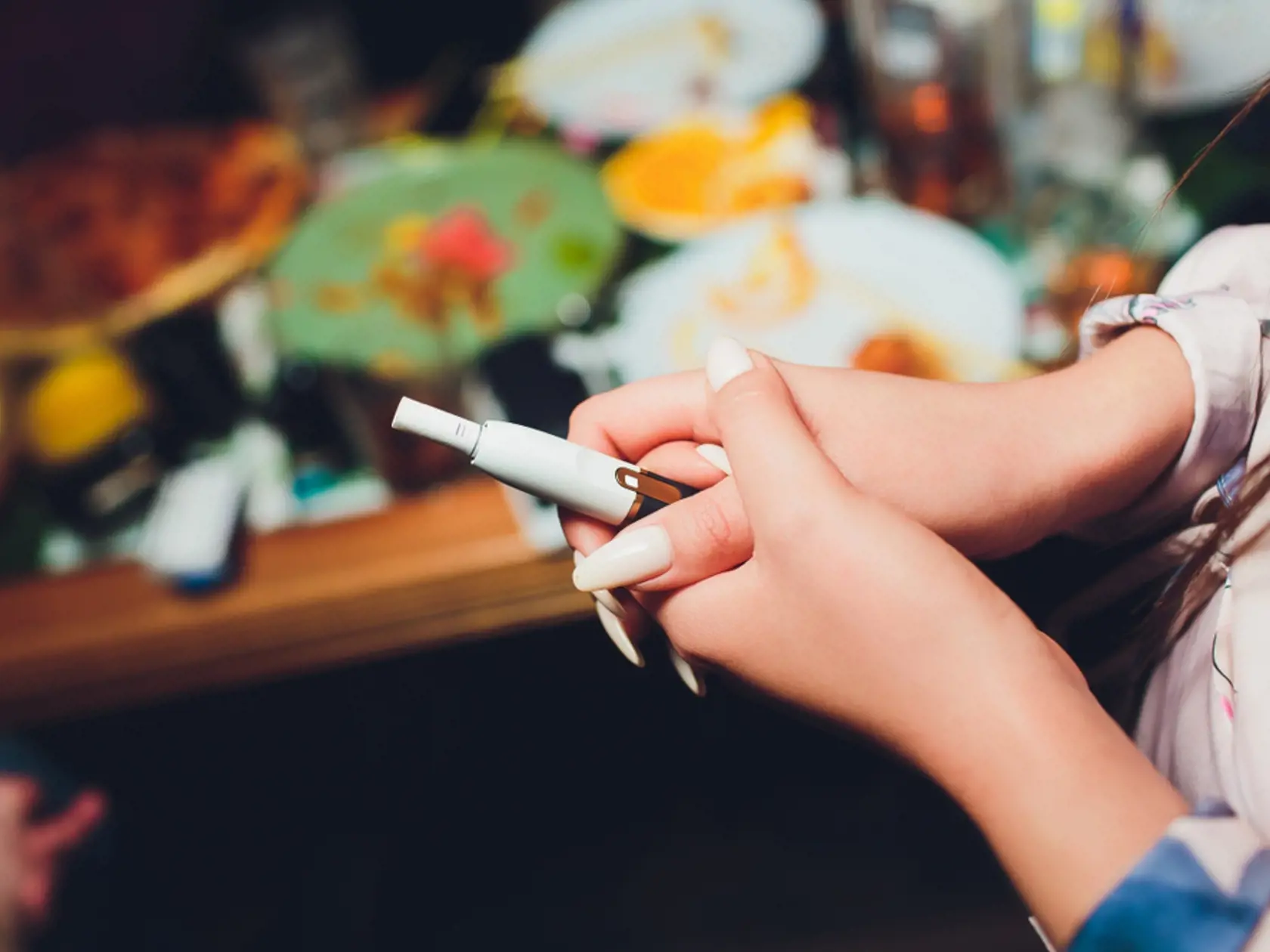 Elektronické cigarety niektorí začali používať, pretože sú vraj zdravšie ako klasické. Takisto však obsahujú nikotín a pre mladistvých sú nebezpečné.