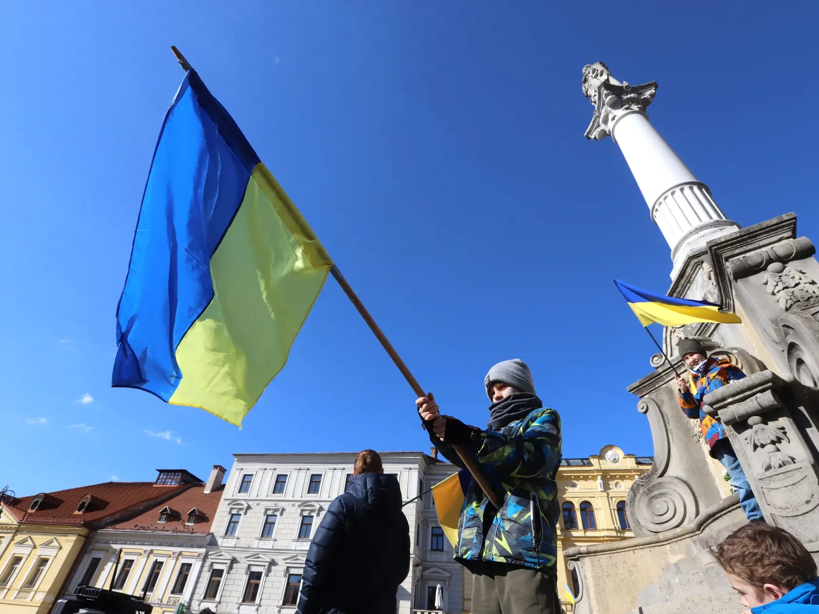 Na snímke protestné zhromaždenie proti vojne na Ukrajine sa konalo na Námestí SNP v Banskej Bystrici 27. februára 2022. FOTO TASR - Ján Krošlák