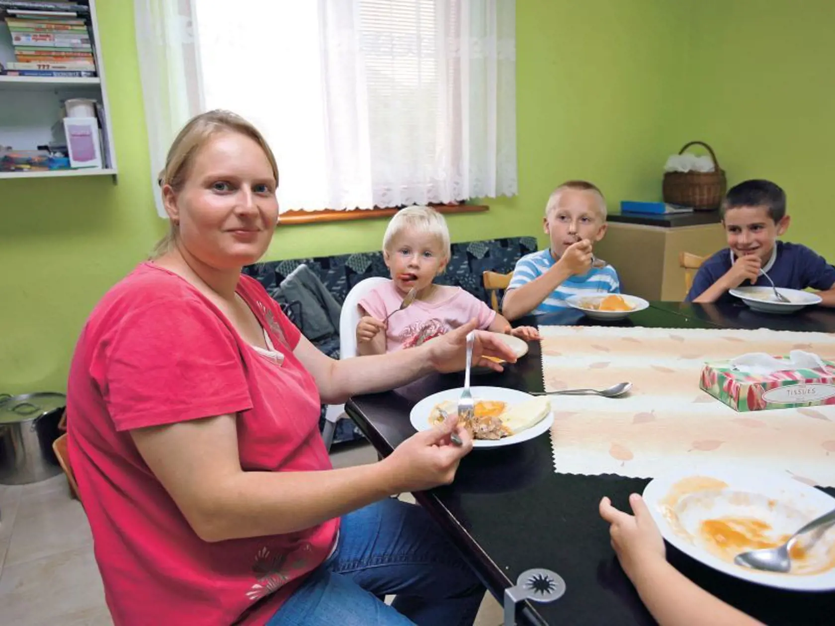 Lenka sa už ku koncu pobytu na farme nevedela dočkať, kedy bude opäť so svojimi ratolesťami.