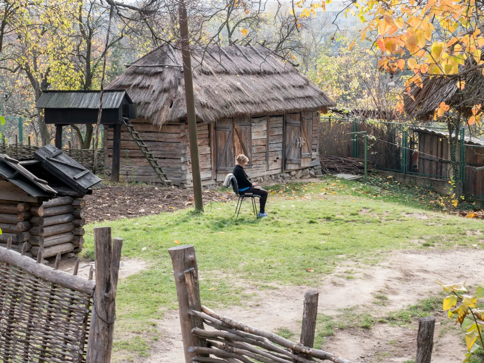 Mesto Michalovce vyhlásilo charitatívnu zbierku pre partnerské ukrajinské mesto Užhorod. Na snímke Užhorodský skanzen.