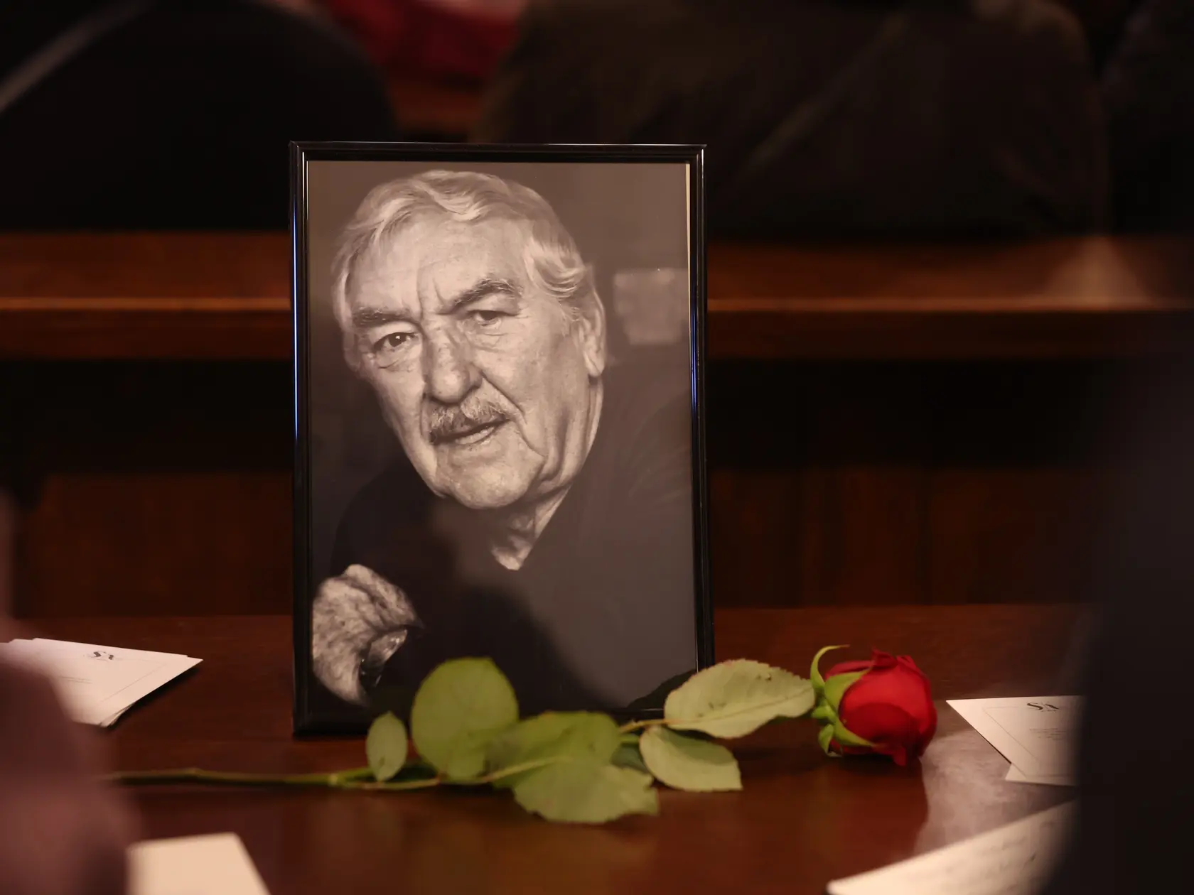 Posledná rozlúčka s hercom Štefanom Kvietikom († 90) v Katedrále sv. Martina v Bratislave.