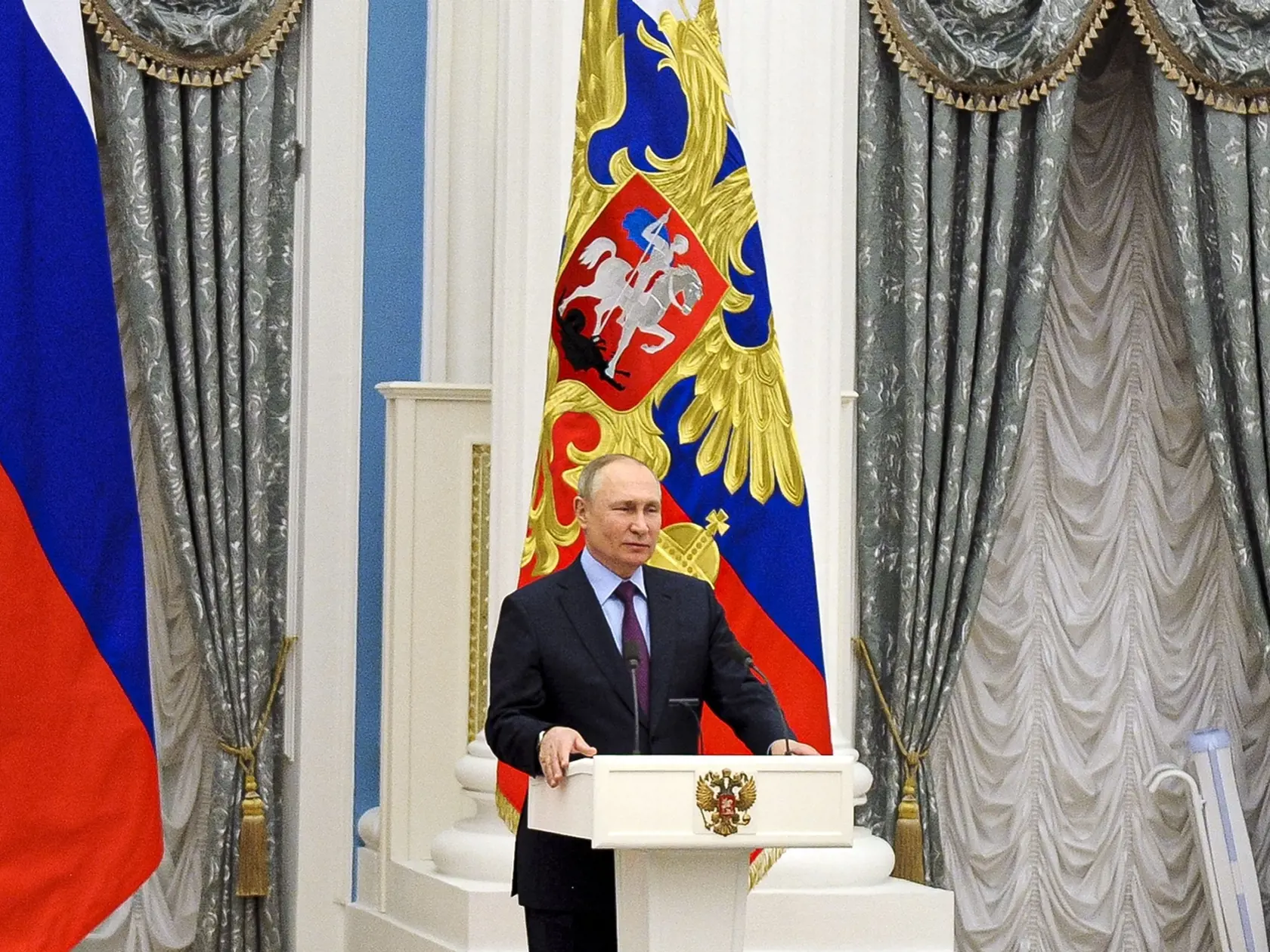 Ruský prezident Vladimir Putin počas tlačovej konferencie.