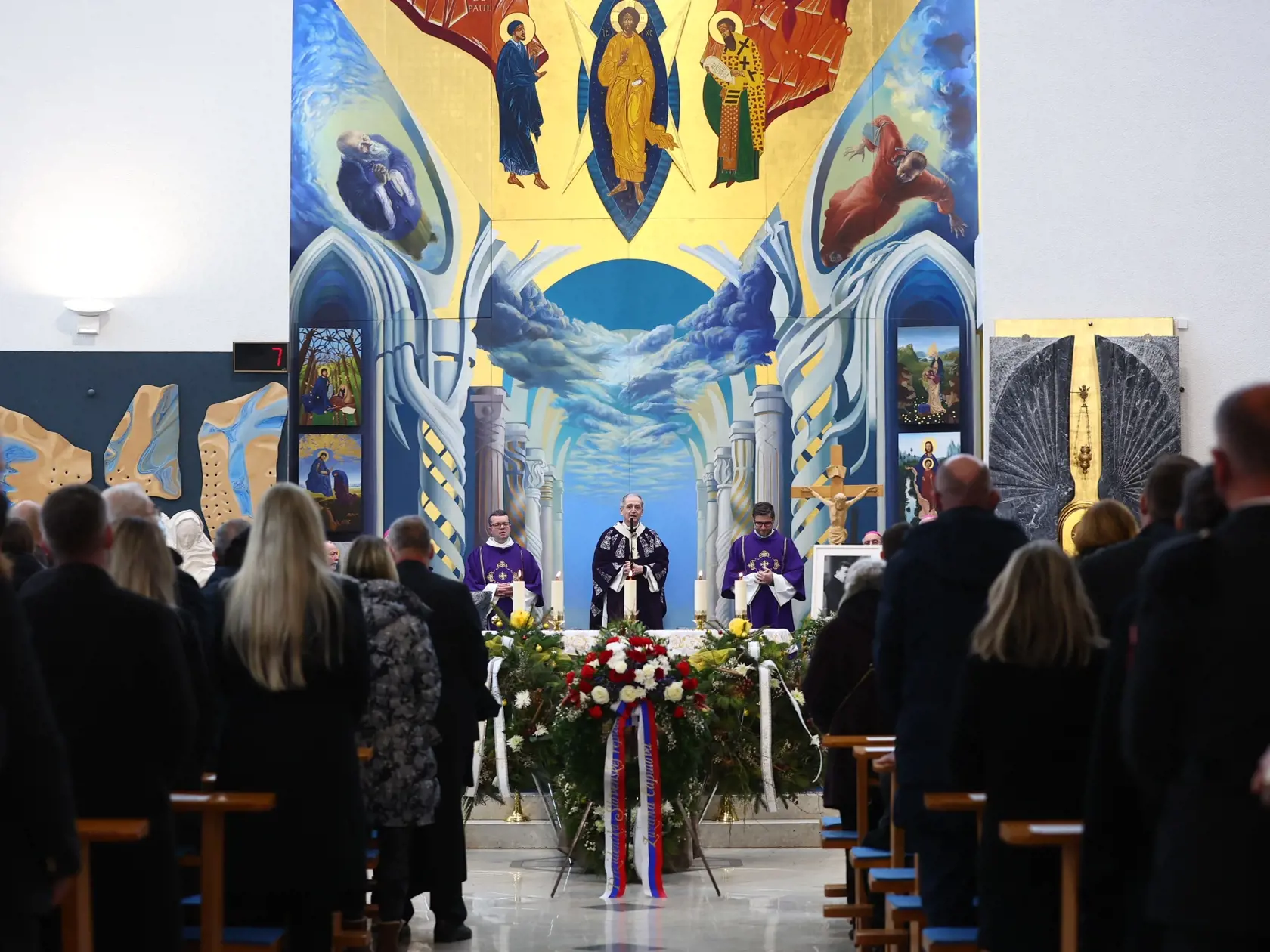 Posledná rozlúčka s profesorom Vladimírom Krčmérym v Kostole  sv. Vincenta de Paul 29. decembra 2022.