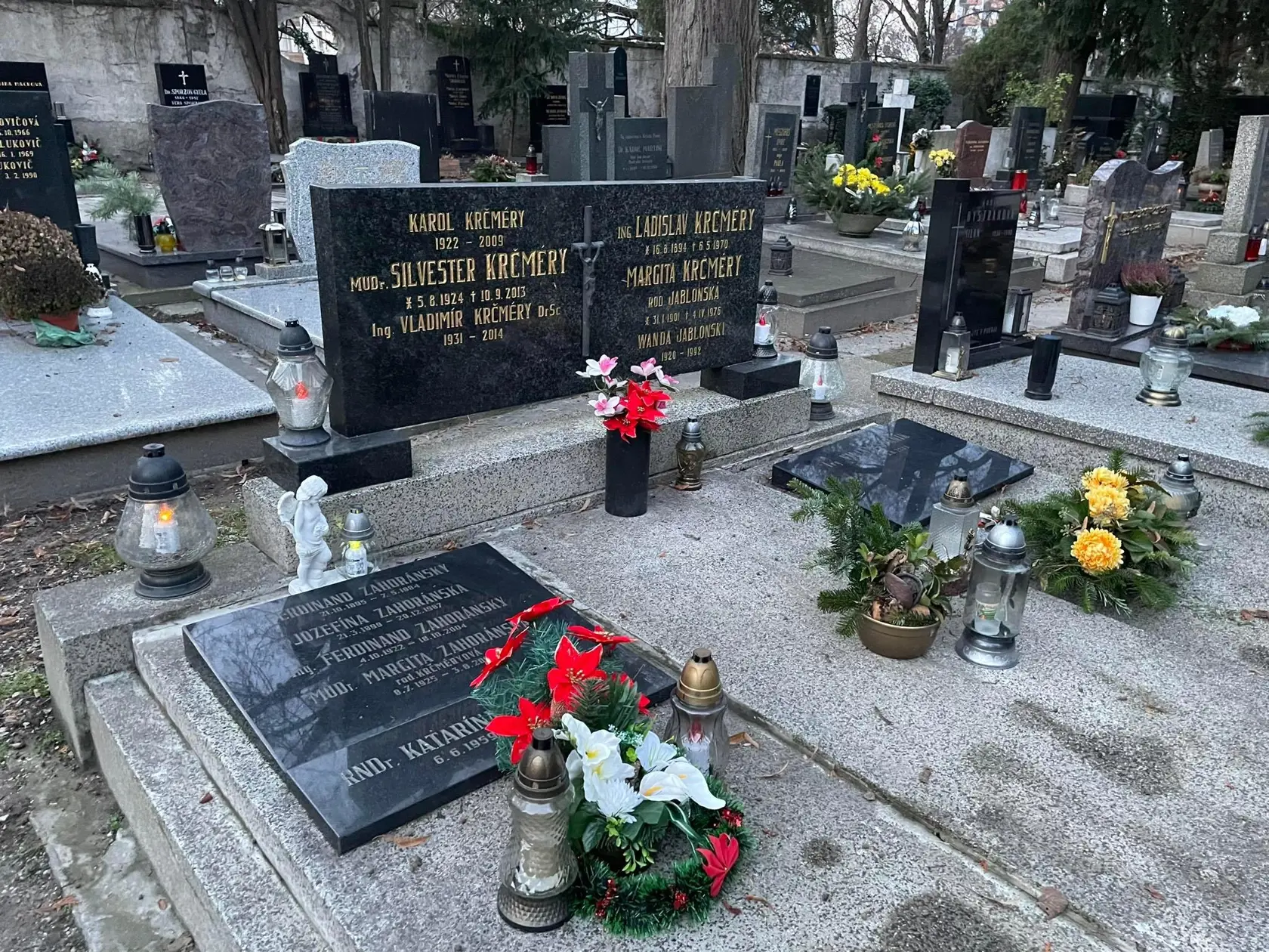 Profesora Krčméryho pochovali hneď vedľa jeho otecka.