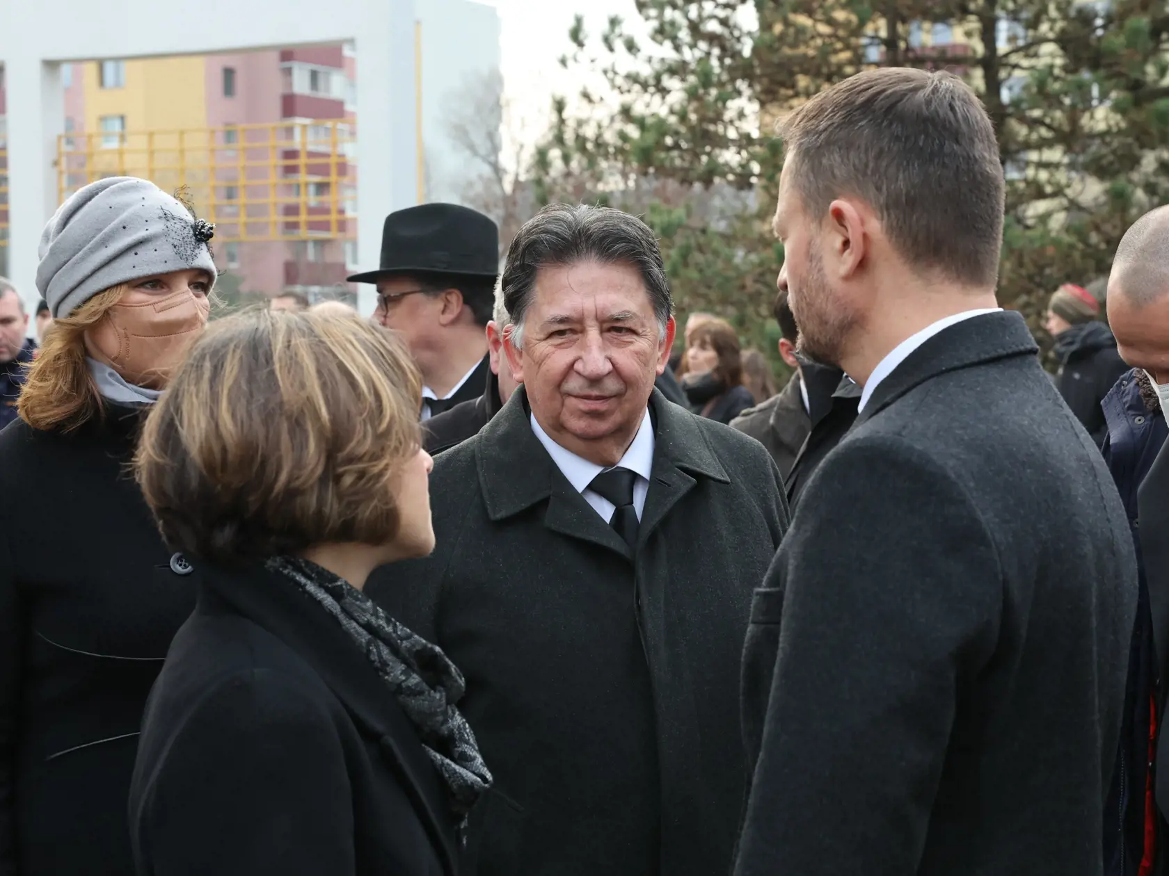 Veľa politikov: Na pohrebe profesora Krčméryho nechýbali ministri, premiér ani predseda parlamentu.