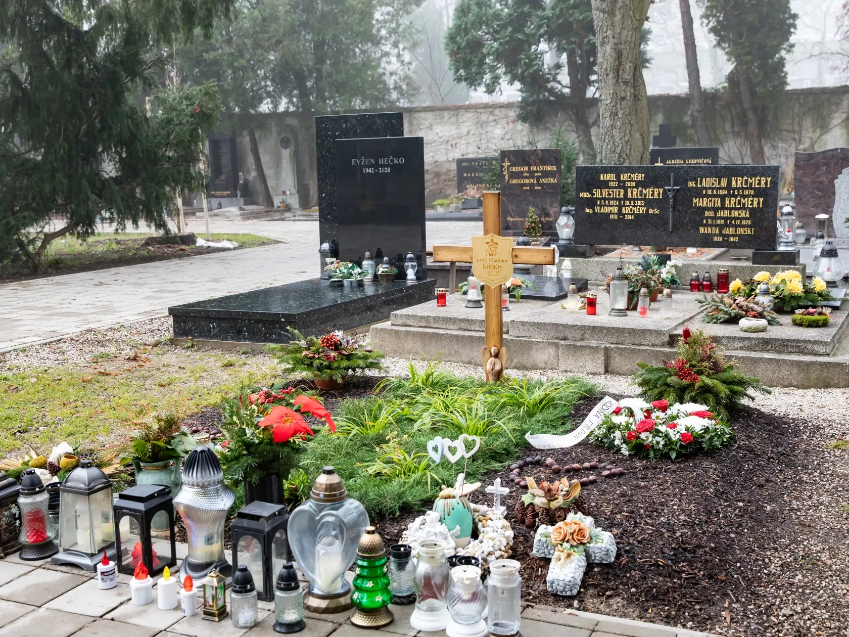 Na snímke je hrob prof. Vladimír Krčméry.