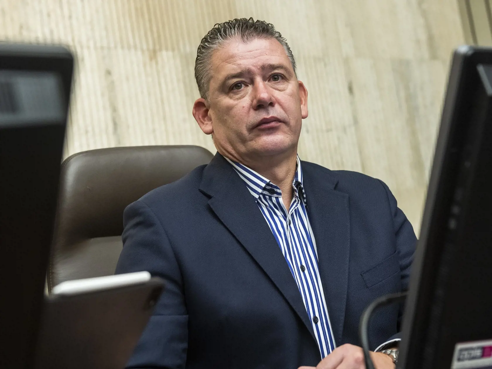 O reakciu k medializovanému prípade sme poprosili aj ministra vnútra SR Romana Mikulca. "Malosť toho a snahu o zviditeľnenie sa svedčí o tom človeku, ktorý prepis konverzácie do médií poskytol. Nastáva zároveň otázka: Za akým účelom? Údajné súkromné komunikácie nebudeme bližšie komentovať. Nebudeme poskytovať ďalší priestor na medializáciu osobe, ktorá ich do médií poskytla," odpísala nám hovorkyňa rezortu vnútra Zuzana Eliášová.