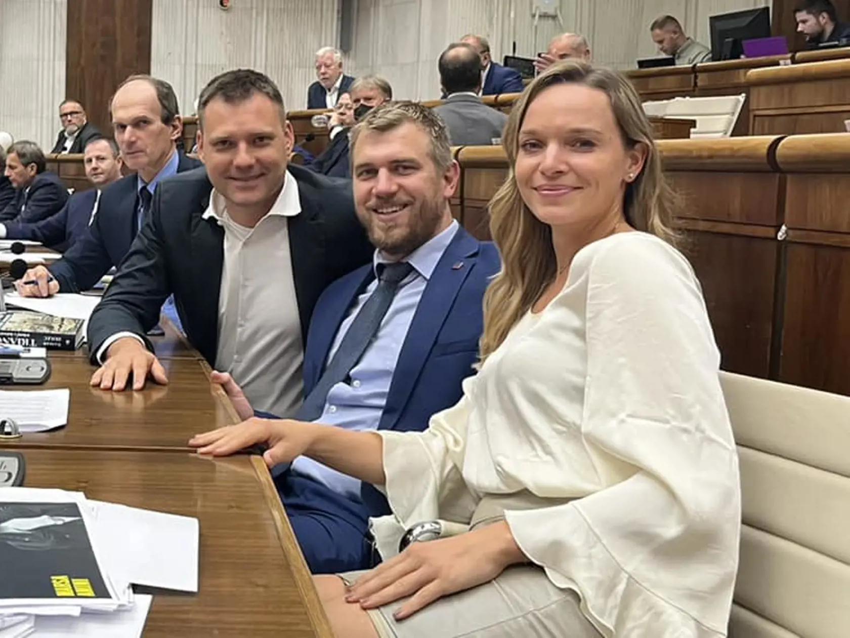 ”TABAKOVCI” hlasovali ZA zvýšenie platov ZDRAVOTNÍKOV