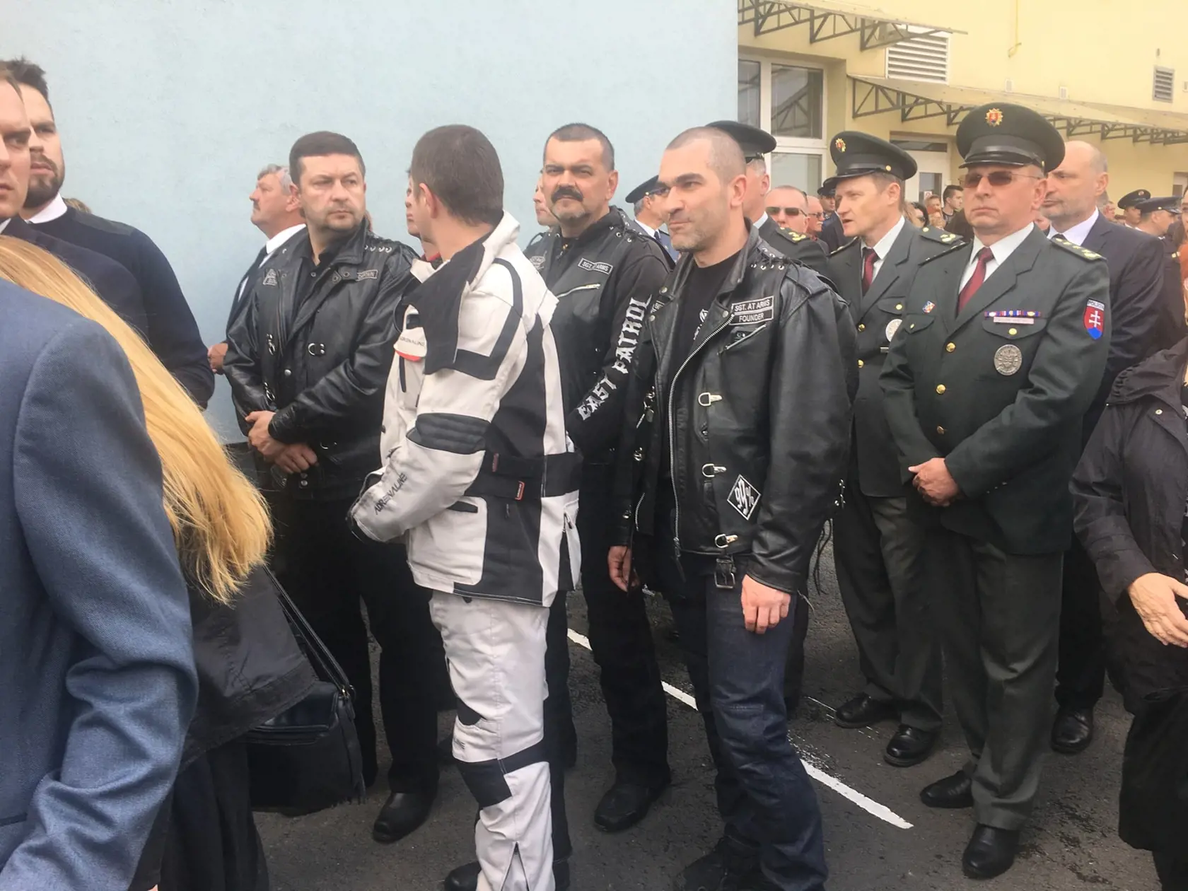 Rozlúčiť sa prišli aj Petrovi kamaráti motorkári.
