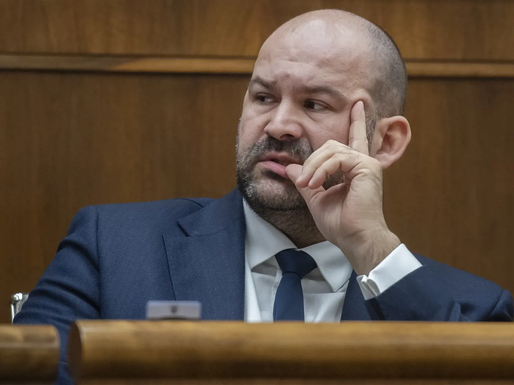 Na snímke podpredseda NR SR Peter Pčolinský (Sme rodina) počas hlasovania o odvolaní ministra vnútra SR Romana Mikulca z funkcie, ktoré neschválili 1. decembra 2022 v Bratislave. FOTO TASR - Martin Baumann 
