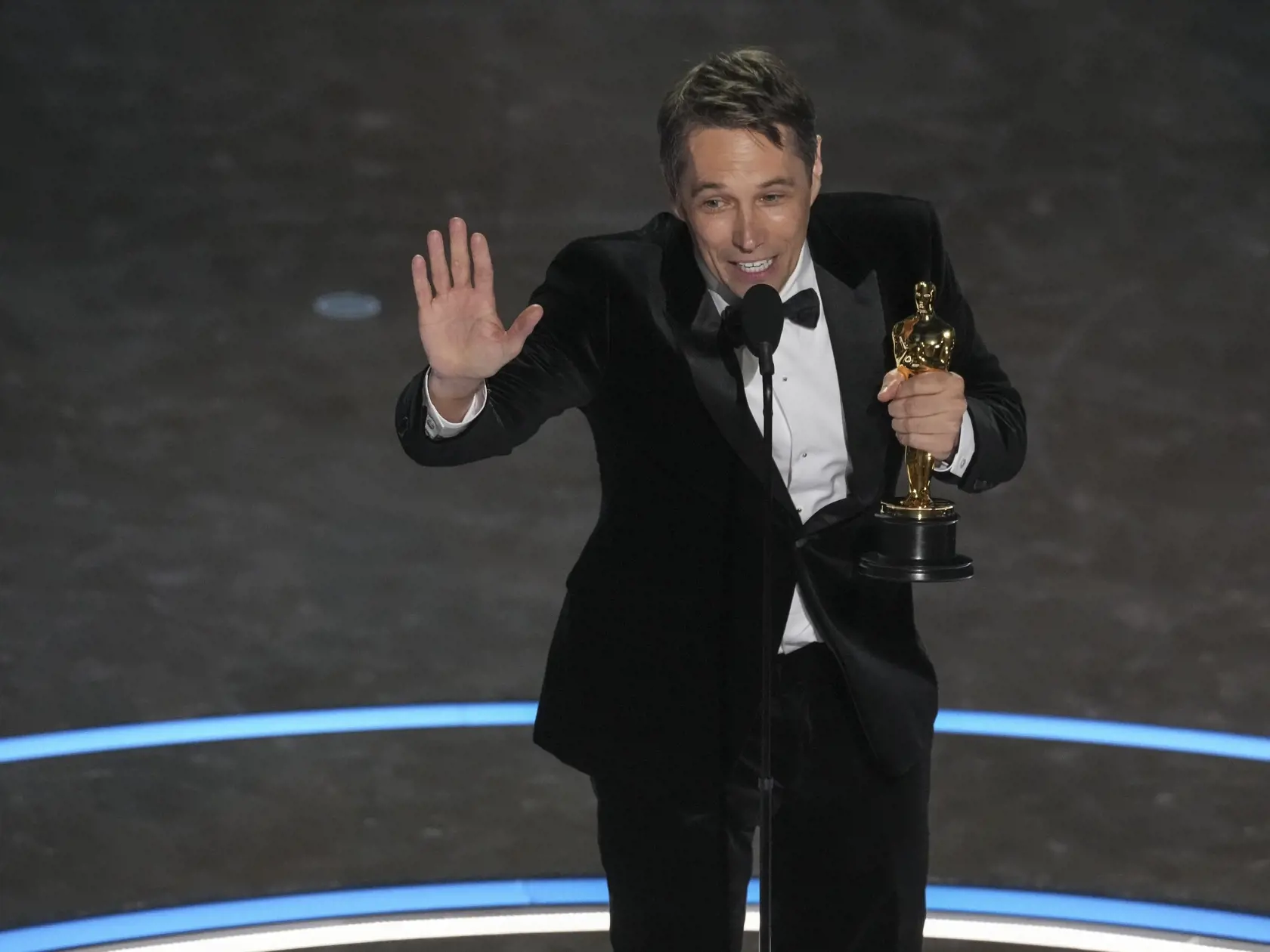 KK16 Los Angeles - Americký režisér Sean Baker si prevzal cenu v kategórii najlepší strih za snímku Anora na 97. ročníku odovzdávania Oscarov 2. marca 2025 v Los Angeles. FOTO TASR/AP
Sean Baker accepts the award for best film editing for "Anora" during the Oscars on Sunday, March 2, 2025, at the Dolby Theatre in Los Angeles. (AP Photo/Chris Pizzello)
