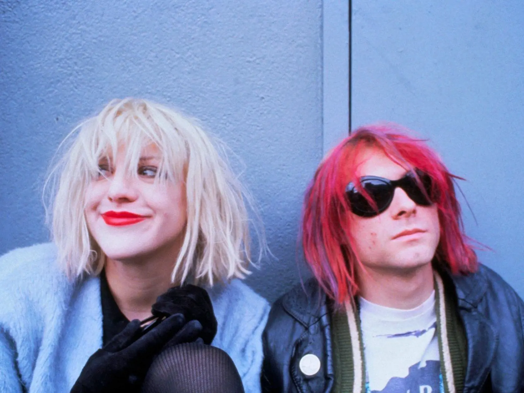 Kurt Cobain a Courtney Love patrili medzi rebelantské a nie práve harmonické páry. V roku 1994 však slávny spevák zomrel na následky strely do hlavy. Povráva sa, že nešlo o samovraždu, ale vraždu, na ktorej sa podieľala aj Courtney. 