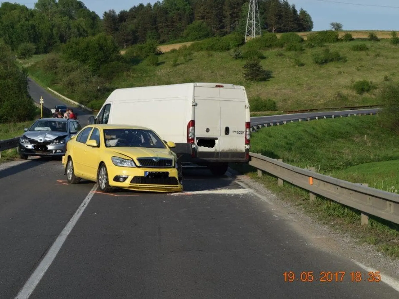 V hromadnej zrážke skončila aj dodávka Fiat Ducato.