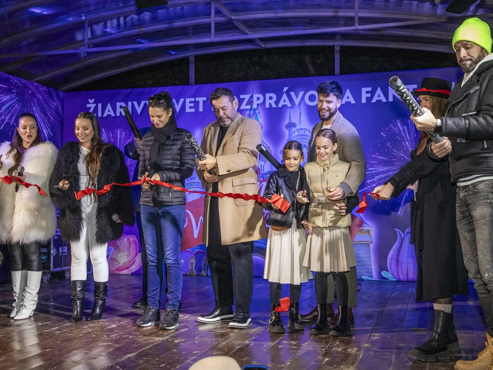  Na snímke je otvorenie najväčšieho svetelného a zábavného parku v Európe Winter Wonderland na dostihovom závodisku v Bratislave.