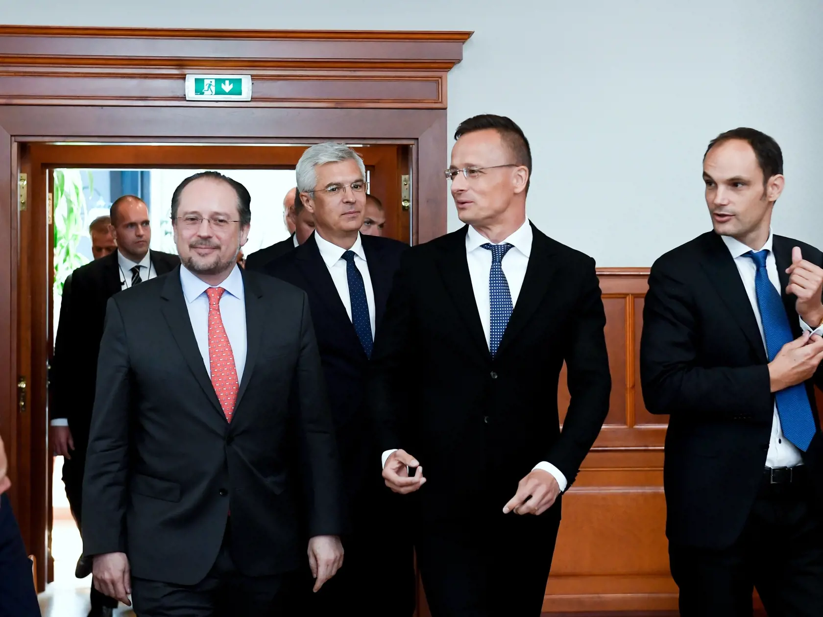WA 38 Budapešť - Zľava rakúsky minister zahraničných vecí Alexander Sachallenberg, slovenský minister zahraničných vecí a európskych záležitostí SR Ivan Korčok, šéf maďarskej diplomacie Péter Szijjártó a jeho slovinský rezortný kolega Anže Logar prichádzajú na spoločnú tlačovú konferenciu po rokovaní o ďalších krokoch v boji proti pandémii koronavírusu v Budapešti 14. júla 2020. FOTO TASR/DUNA/MTI-Szilárd Koszticsák



From left, Alexander Schallenberg of Austria, Foreign Ministers Ivan Korcok o